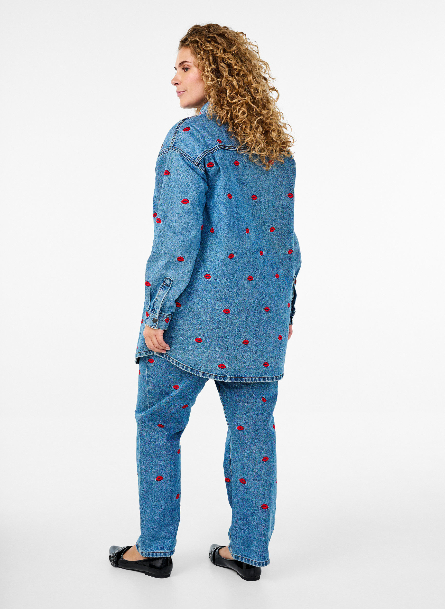 ZizziHoch geschnittene Gemma-Jeans mit Lippen, Blau, Model image number 1