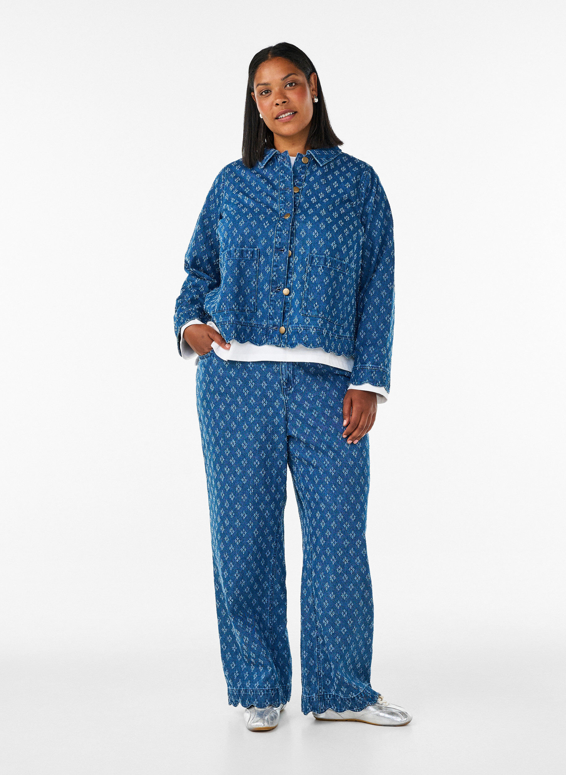 ZizziMyra Jeans mit weiter Passform und abgenutzter Optik, Blau, Model image number 0