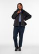 Gepolsterter Parka mit einer abnehmbaren Kapuze, Schwarz, Model image number 1