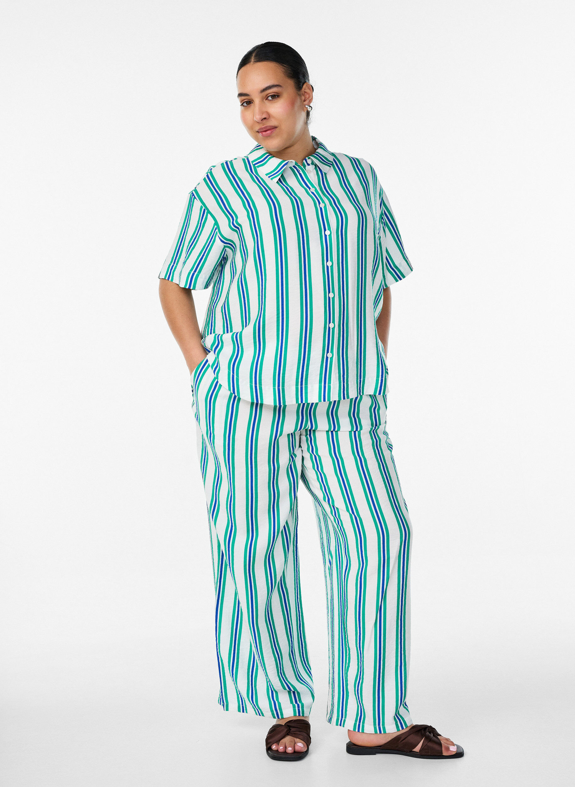 ZizziGestreifte Bluse aus Viskose mit kurzen &Auml;rmeln, Vanille, Model image number 1