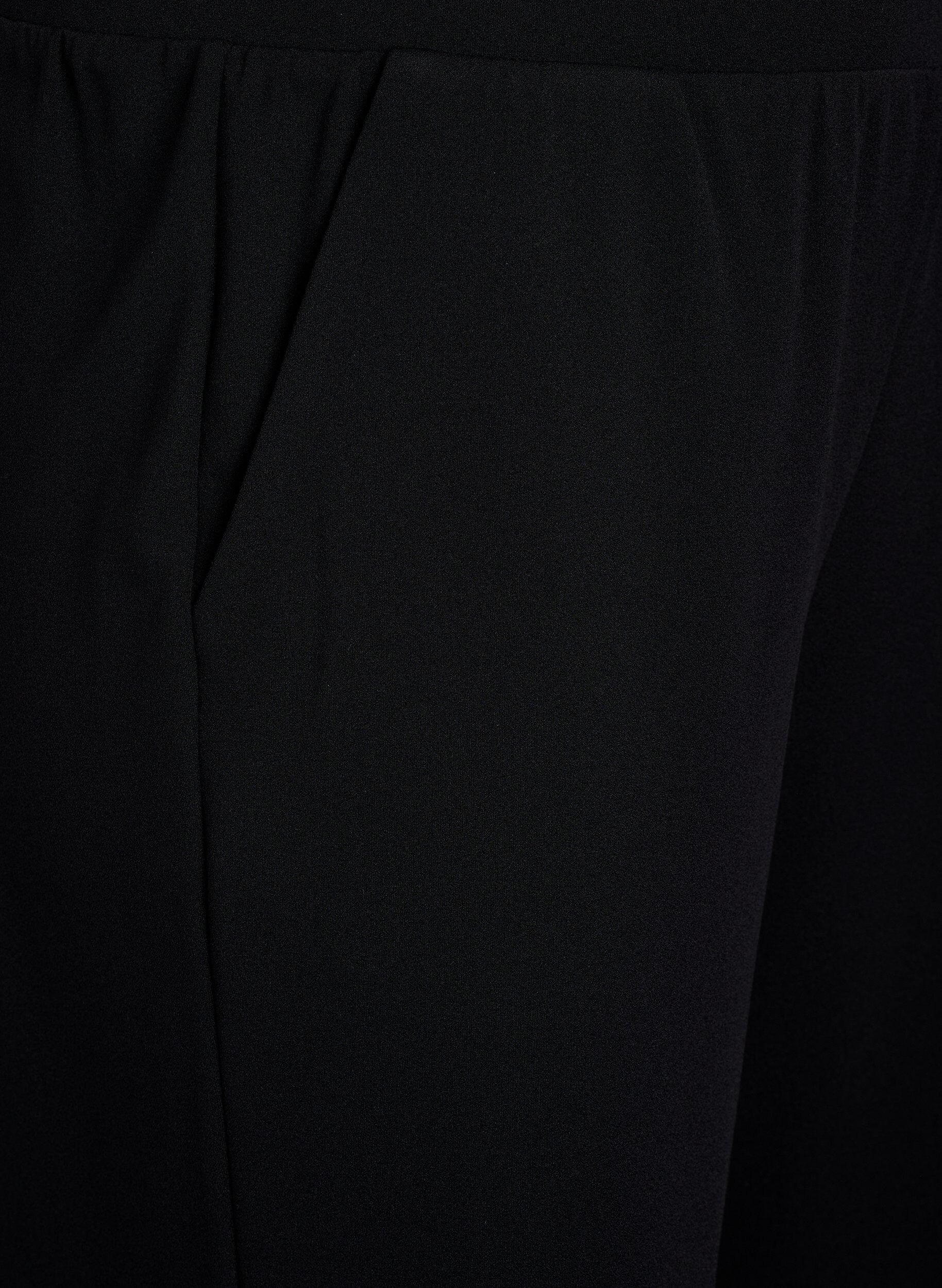 ZizziFLASH - Hochtaillierte Knickerbocker mit lockerem Schnitt, Schwarz, Packshot image number 2