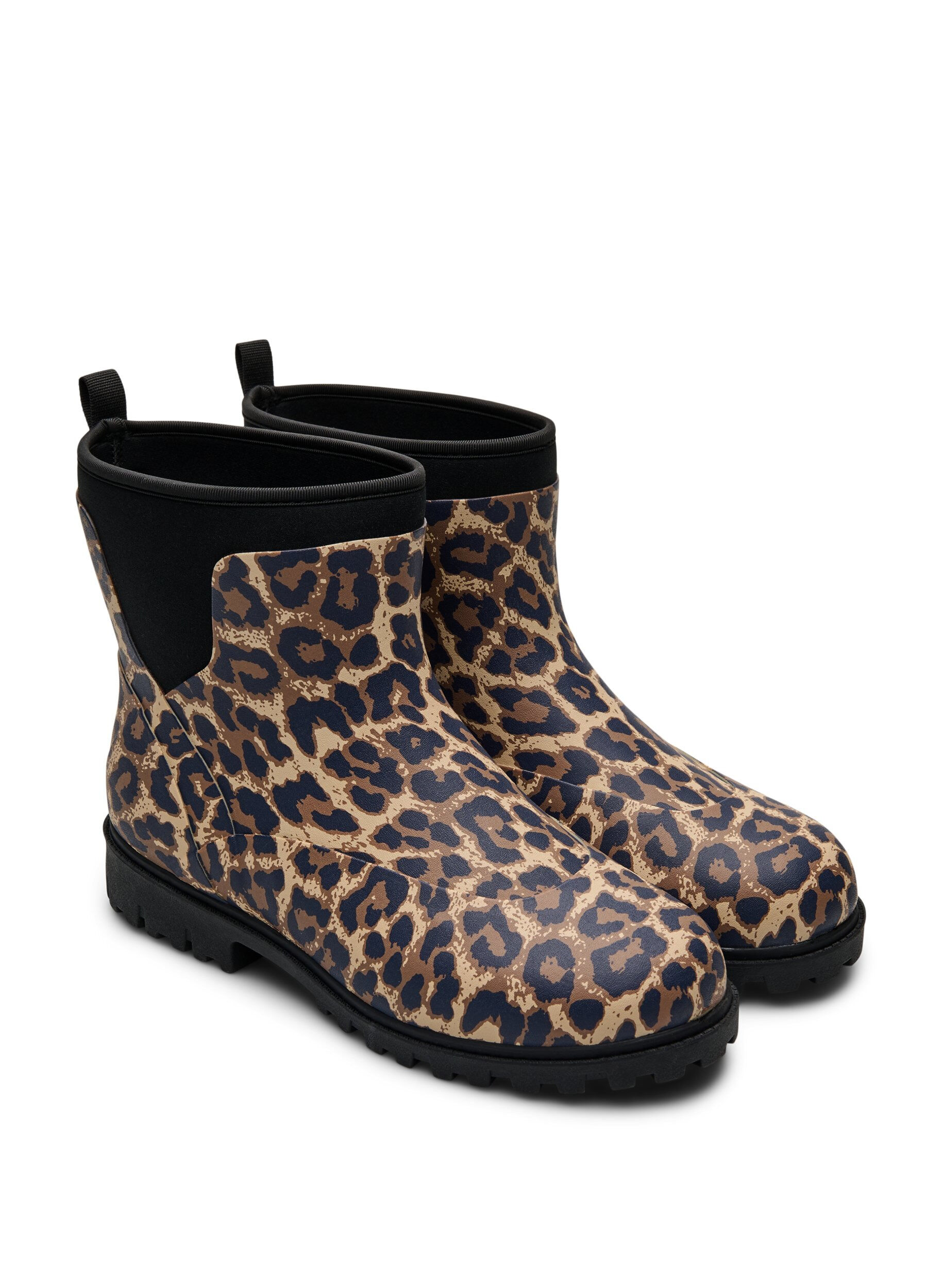 ZizziKurze Stiefel mit weitem Schaft aus elastischem Neopren, Leopard AOP, Packshot image number 1