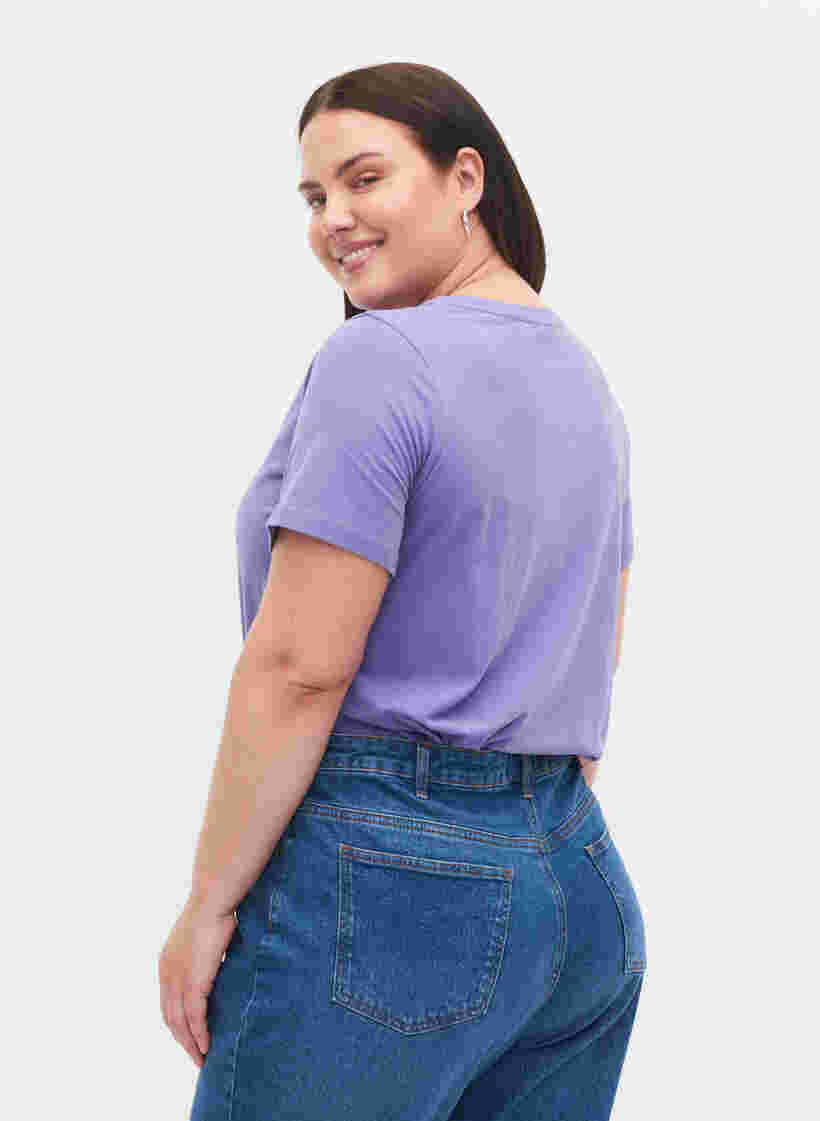 Einfarbiges basic T-Shirt aus Baumwolle, Veronica, Model image number 1
