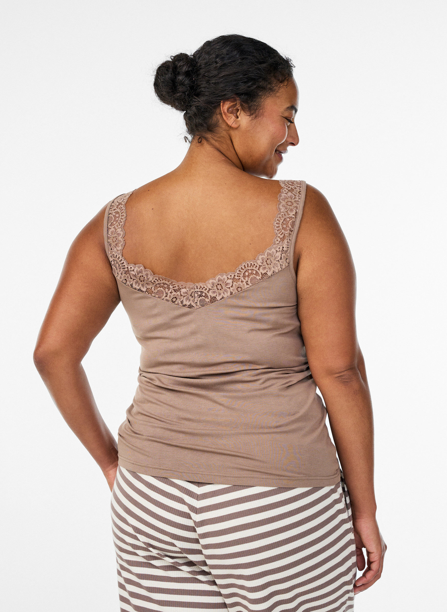 ZizziTop aus Viskose mit Spitze, Beige, Model image number 2