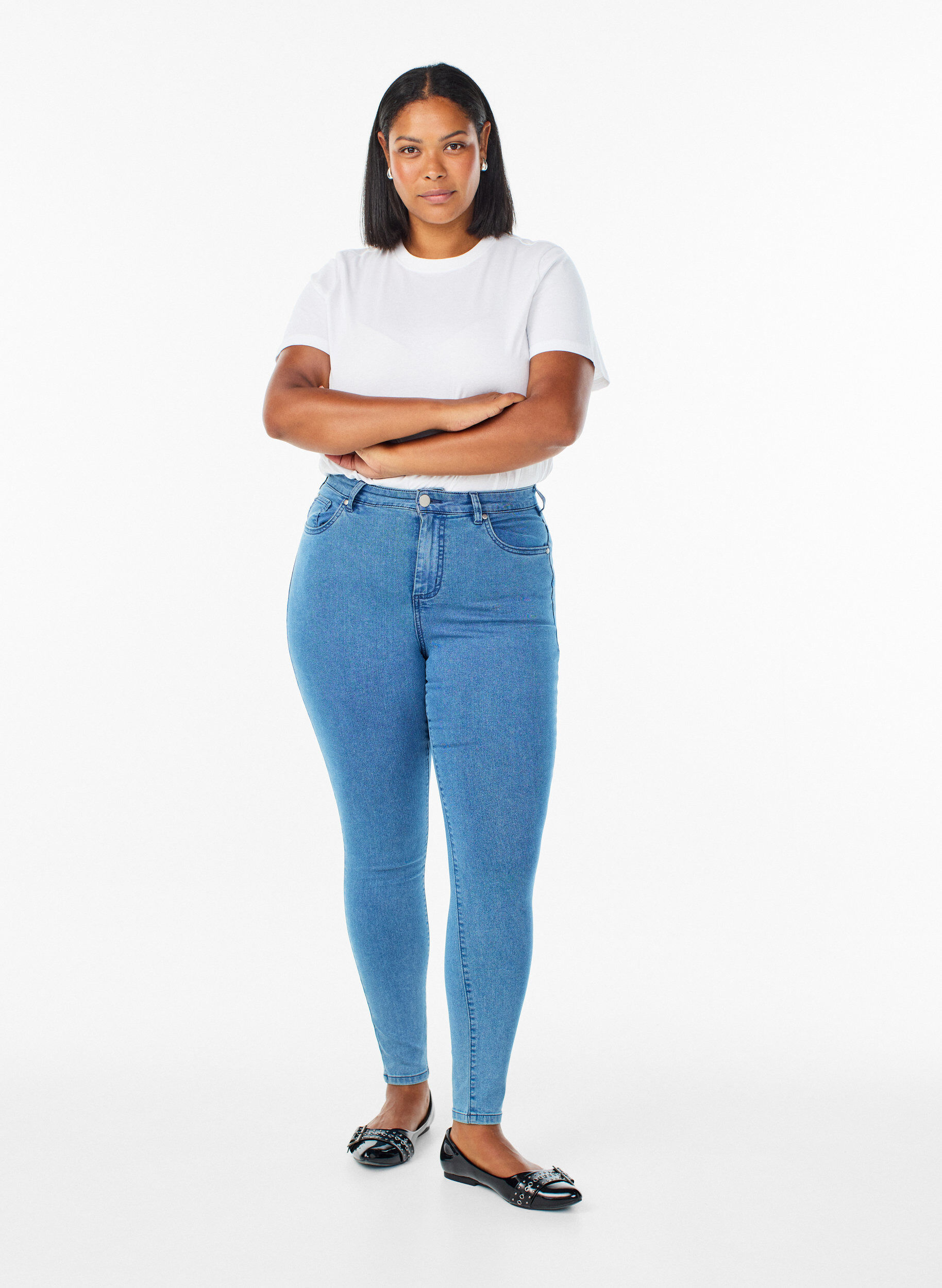 Amy Super Slim Fit Jeans mit hoher Taille, Blau, Model