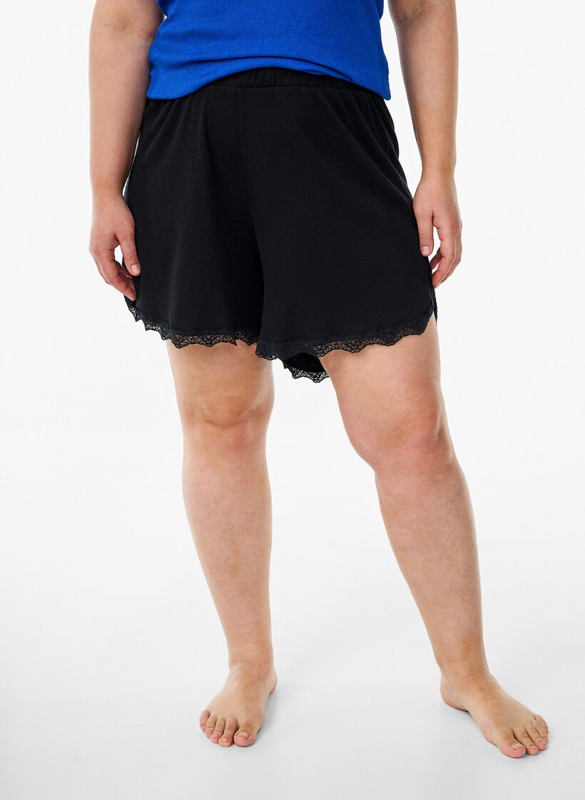 Lockere Nachtshorts aus geripptem Material mit Spitzensaum, Schwarz, Model image number 3