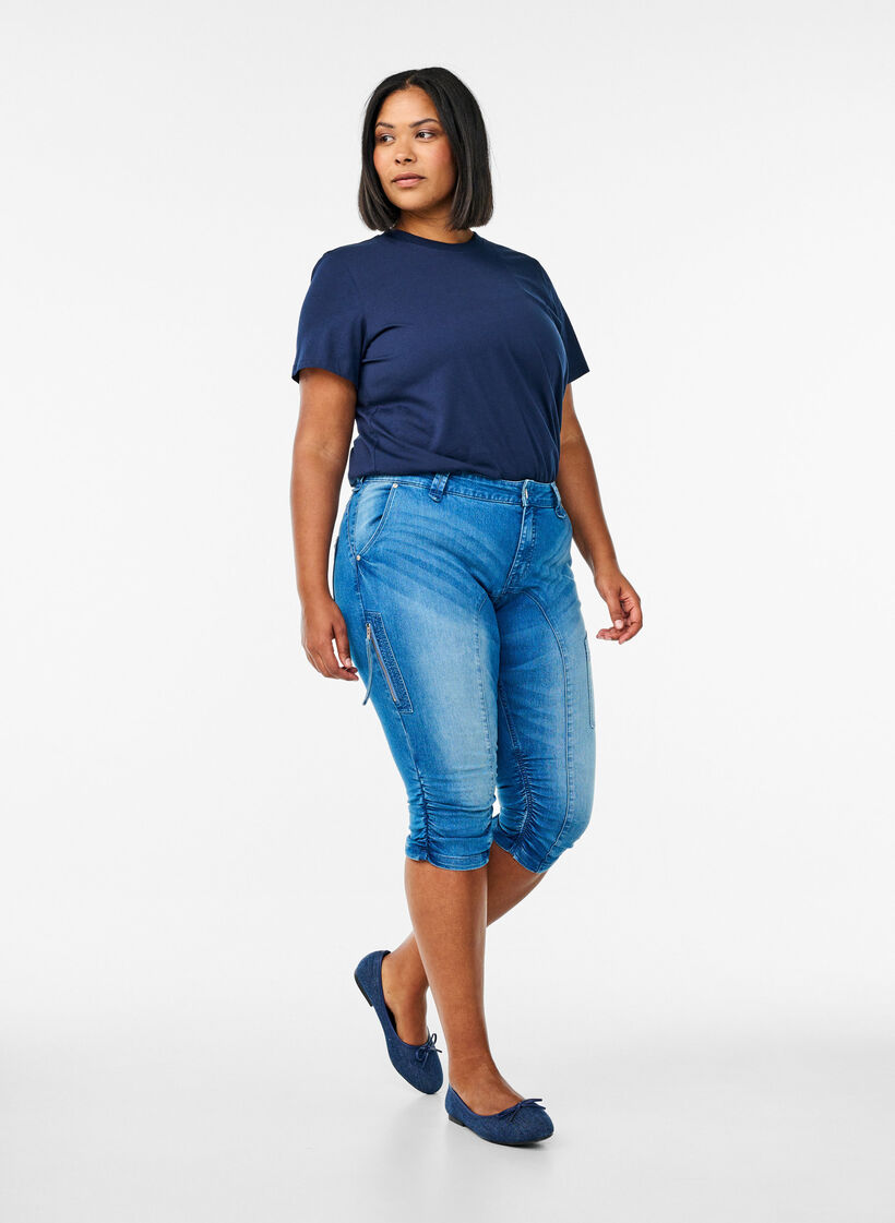 Slim Fit Capri-Jeans mit Taschen, Blau, Model image number 0