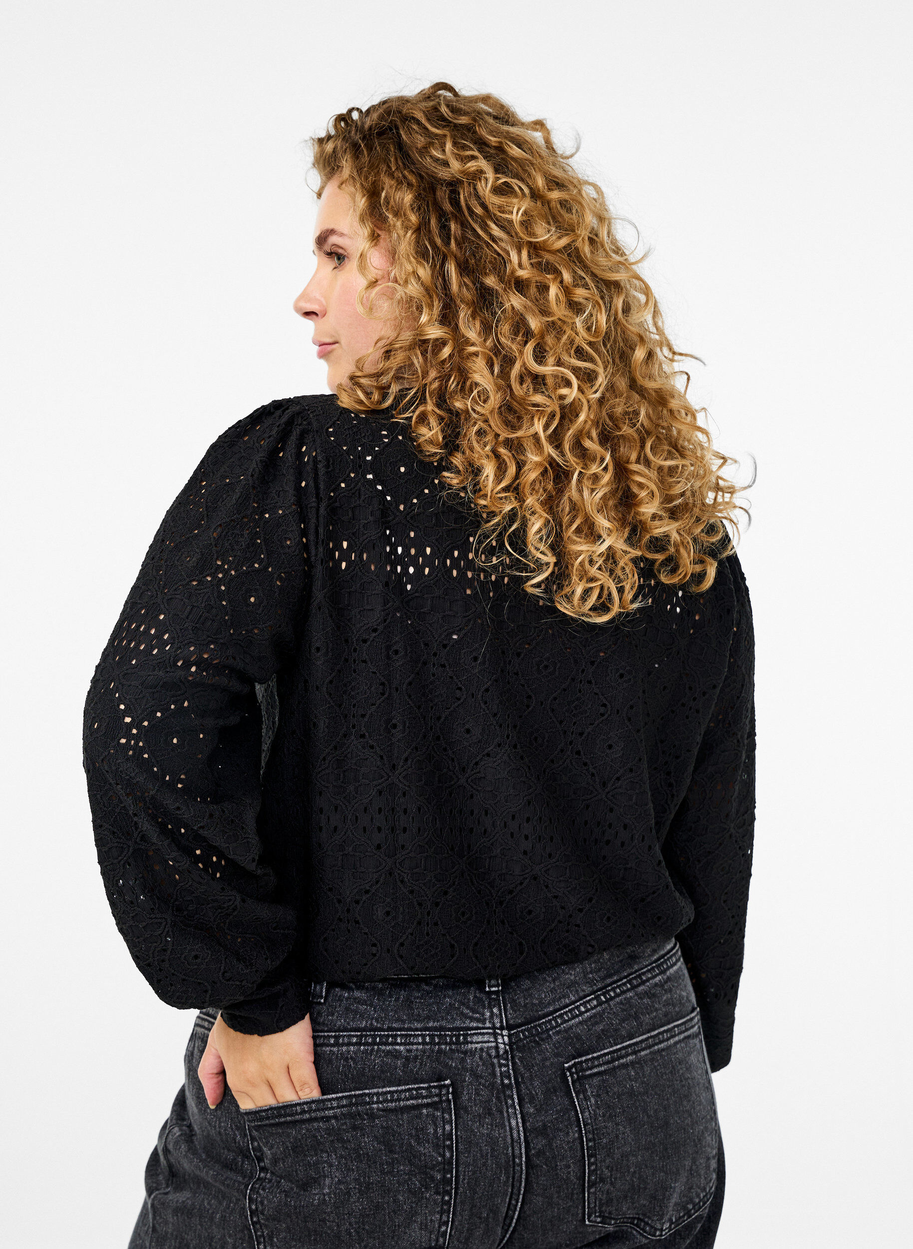 ZizziLang&auml;rmlige Bluse mit Lochmuster, Schwarz, Model image number 2