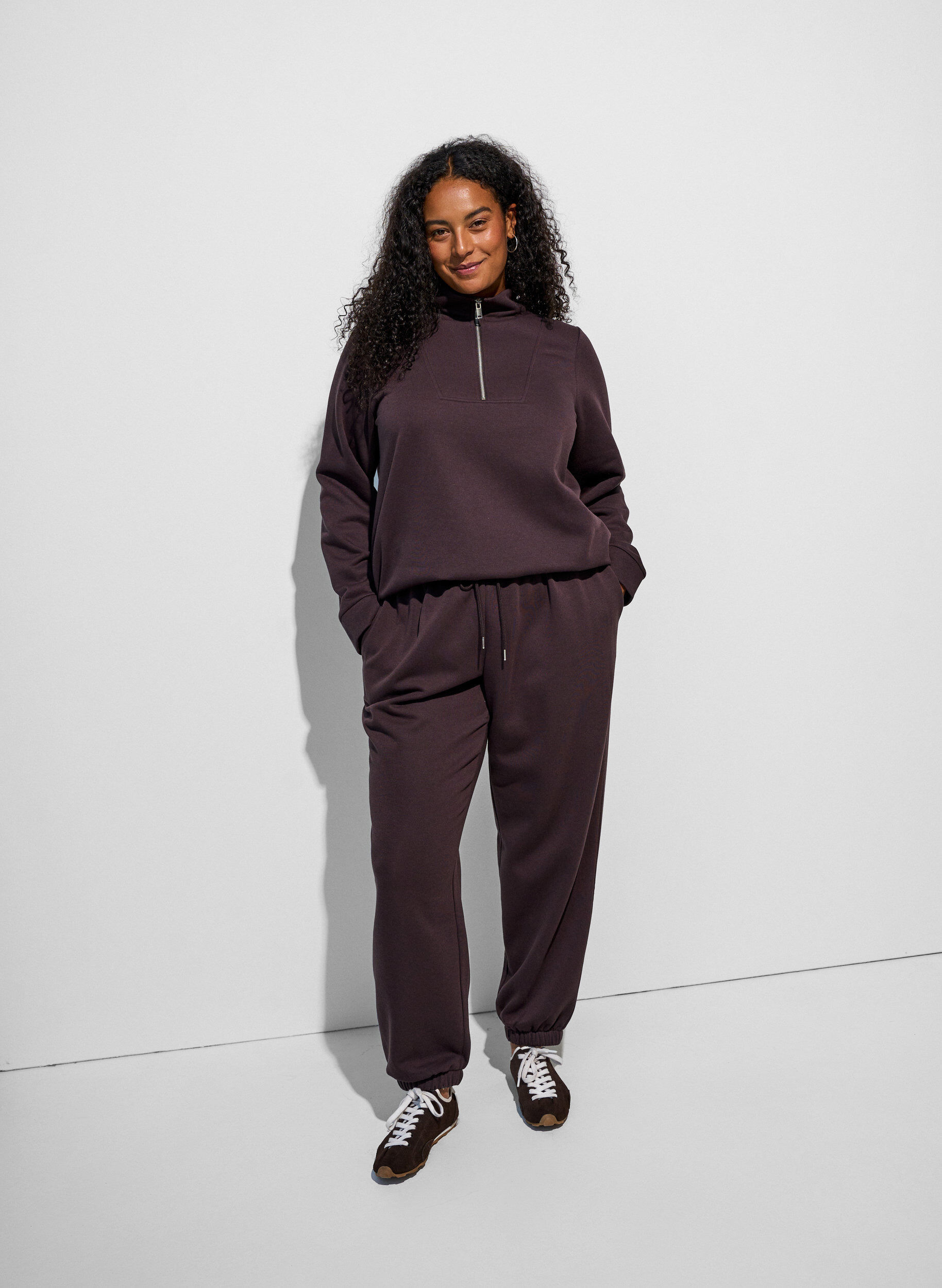 ZizziHoch taillierte Sweatpants mit Kordelzug, Braun, Model image number 1
