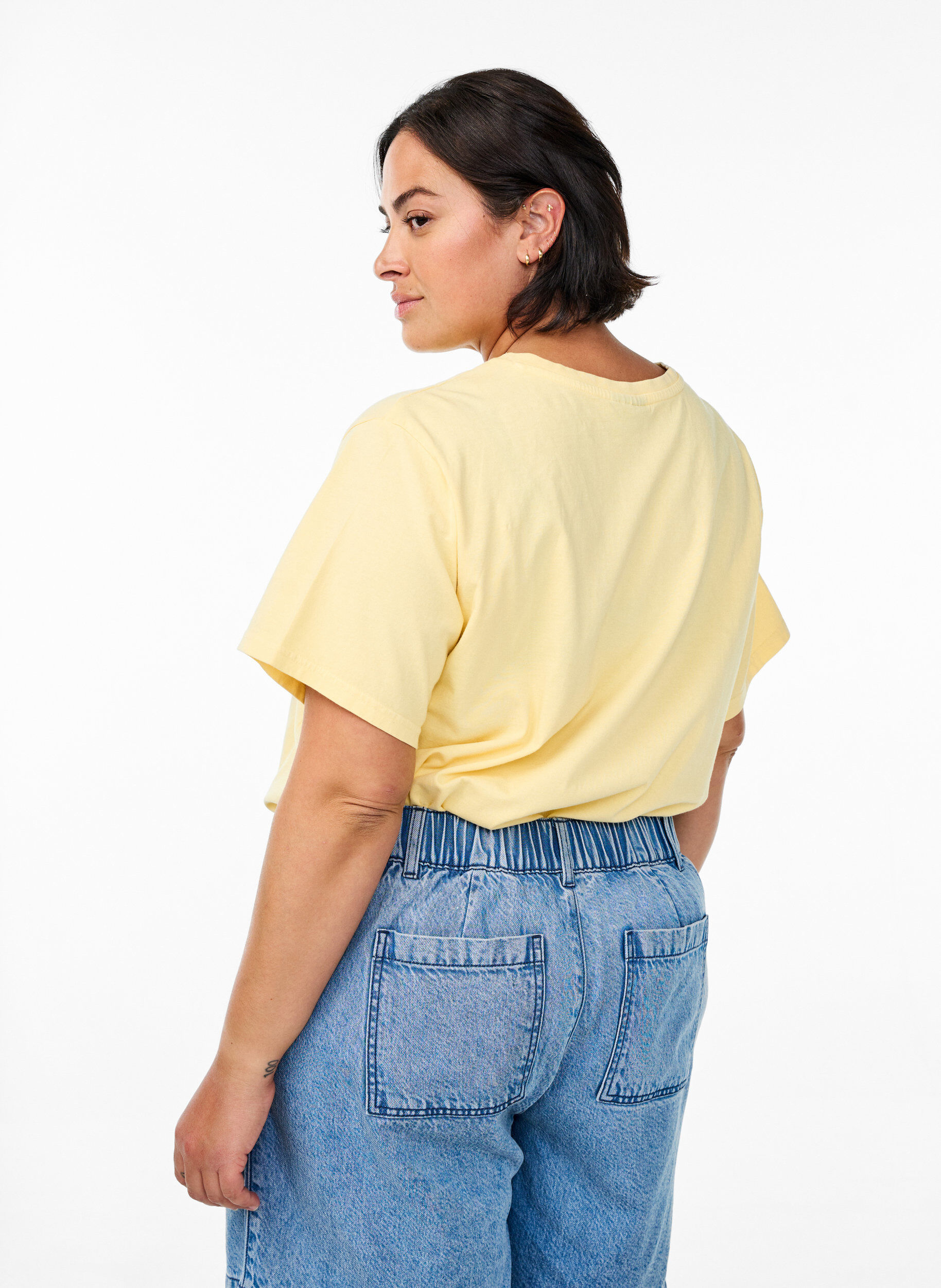 ZizziT-Shirt aus Bio-Baumwolle mit Strass und Schmetterlingsmotiv, Beige, Model image number 2