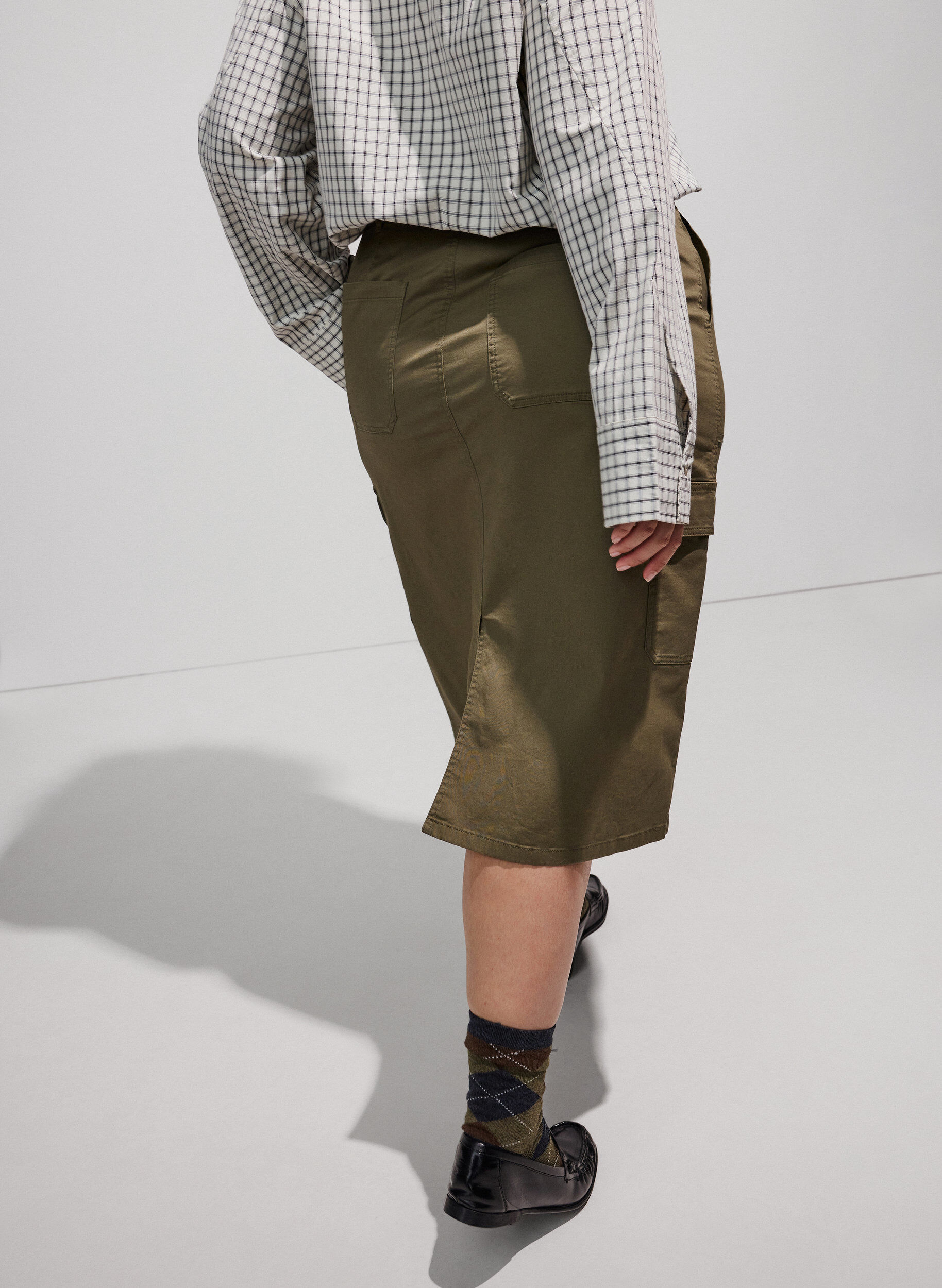 ZizziCargorock aus Baumwolle mit hinterem Schlitz, Gr&uuml;n, Model image number 2