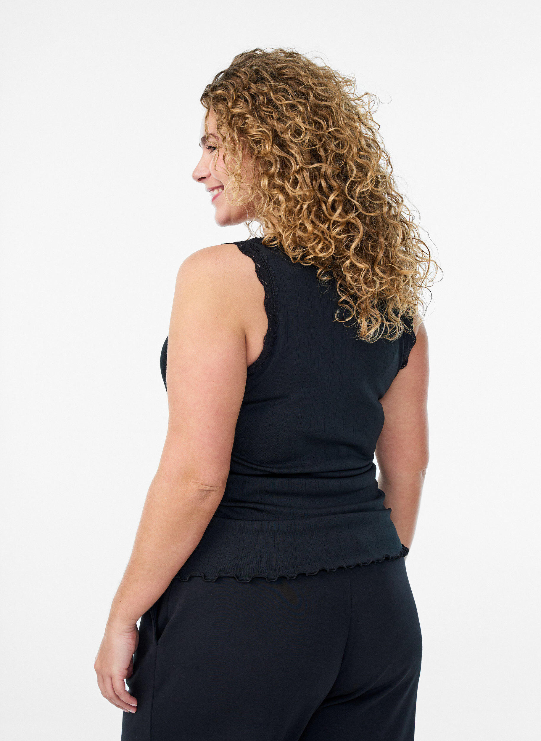 ZizziTanktop mit Spitzen und Lochstickerei, Schwarz, Model image number 2