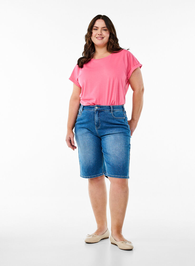 Hoch taillierte Bermuda Shorts aus Denim, Blau, Model image number 1