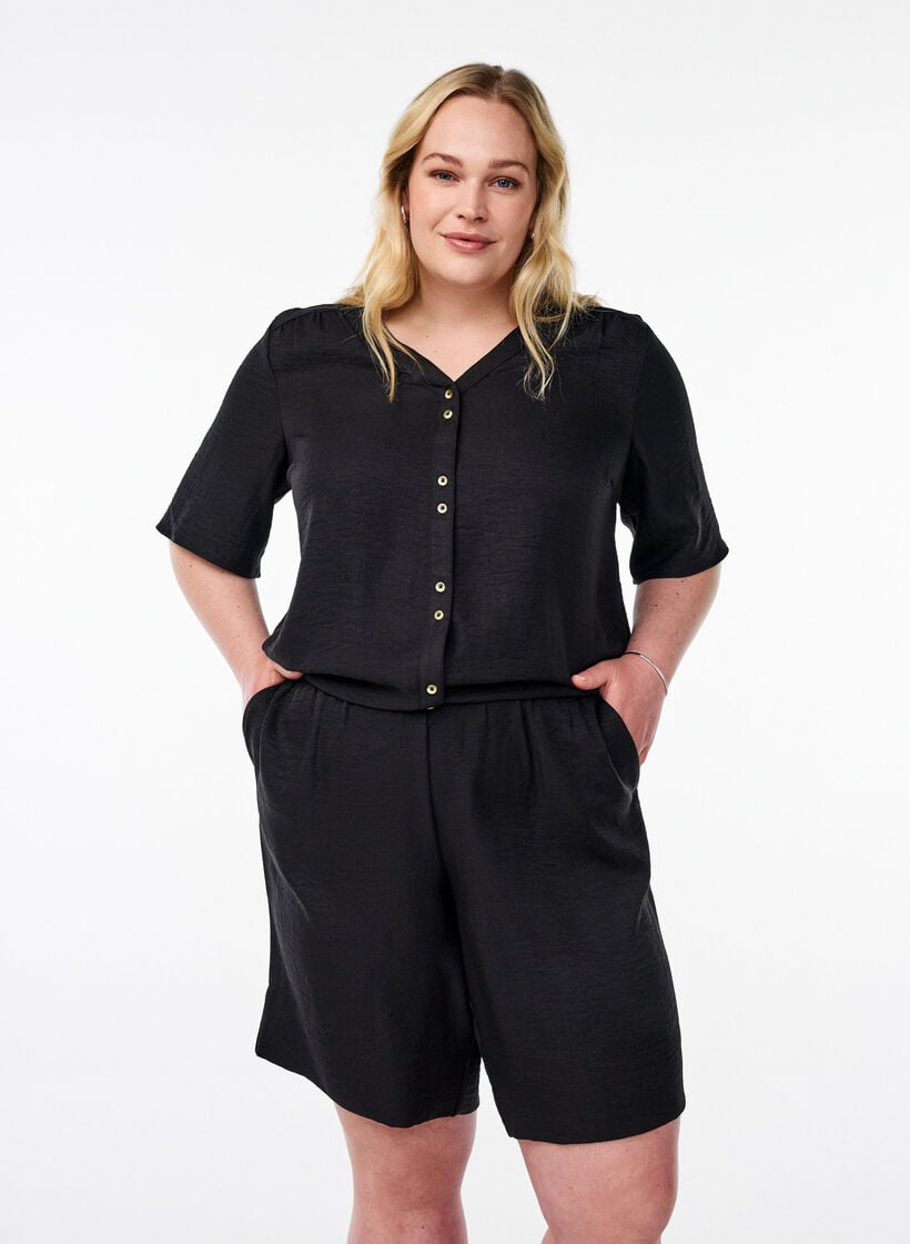 Shorts mit Taschen und hoher Taille, Schwarz, Model image number 0