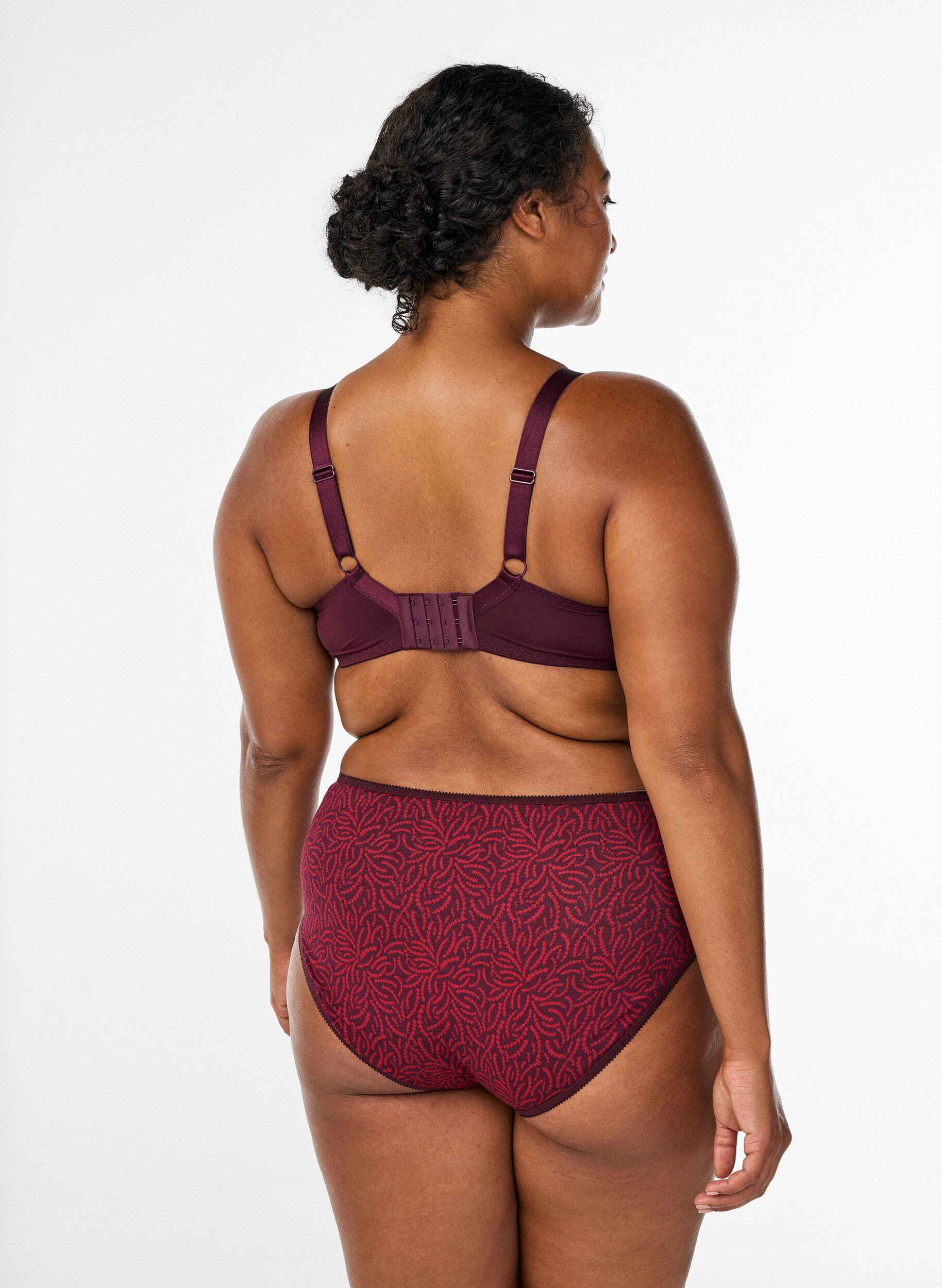 ZizziGepolsterter Spitzen-BH mit B&uuml;gel, Rot, Model image number 2