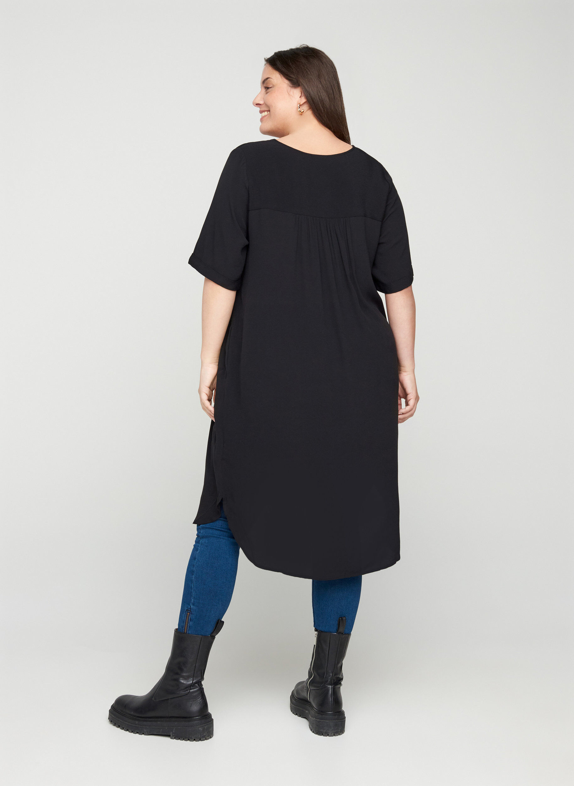 ZizziKurzarm Kleid aus Viskose mit Kn&ouml;pfen, Black, Model image number 0