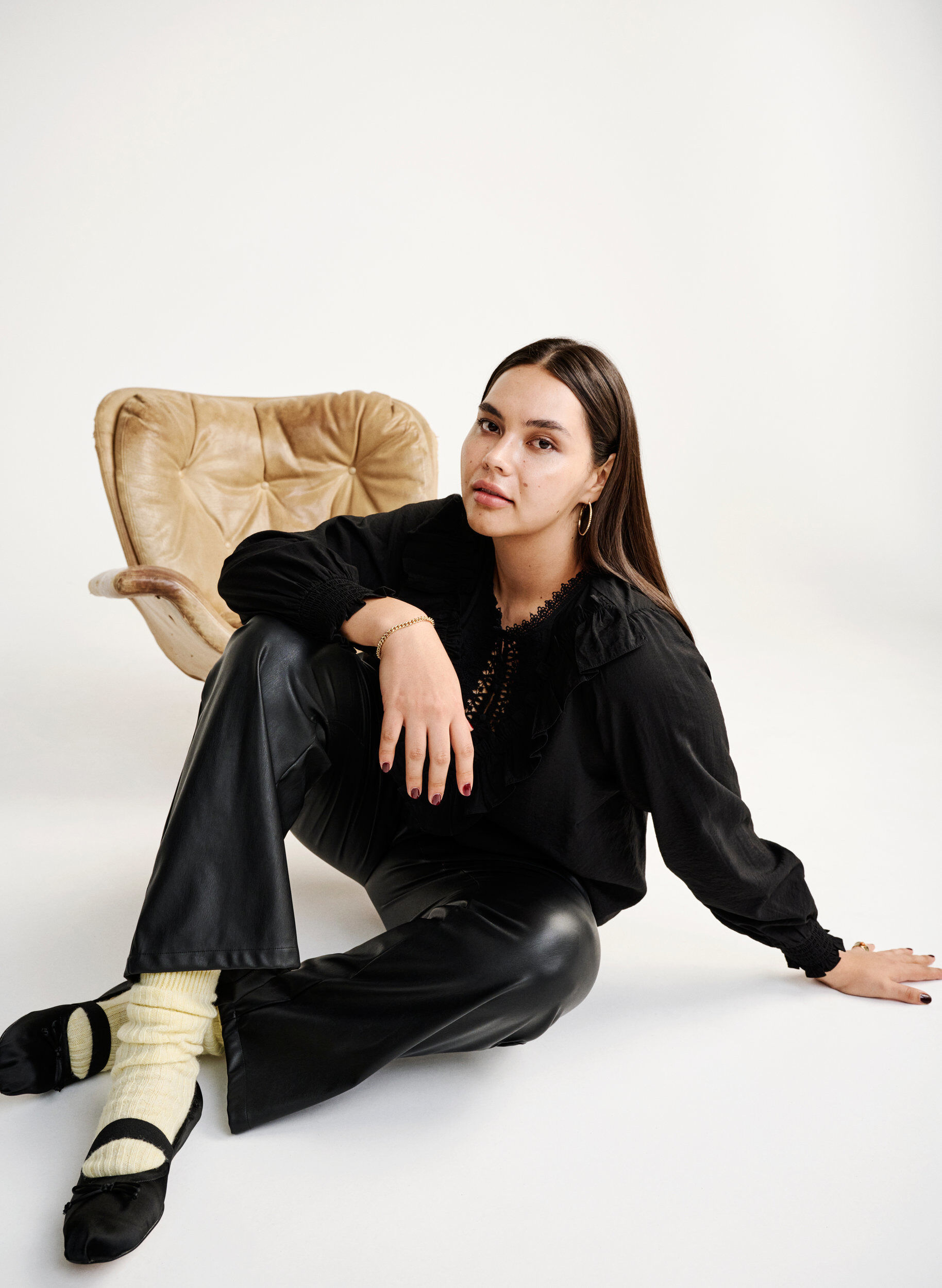 Zizzi Viskosebluse mit R&uuml;schen und Stickereien, Black, Image image number 0