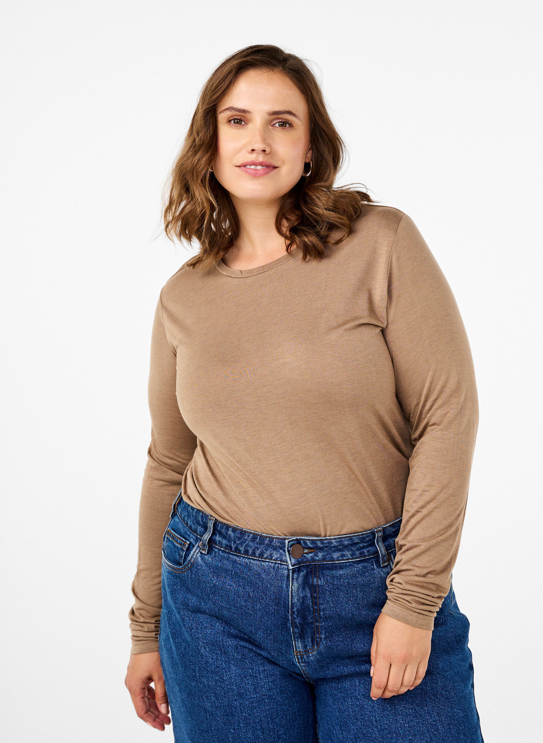 Lang&auml;rmelige Bluse aus Wolle und Viskose, Braun, Model