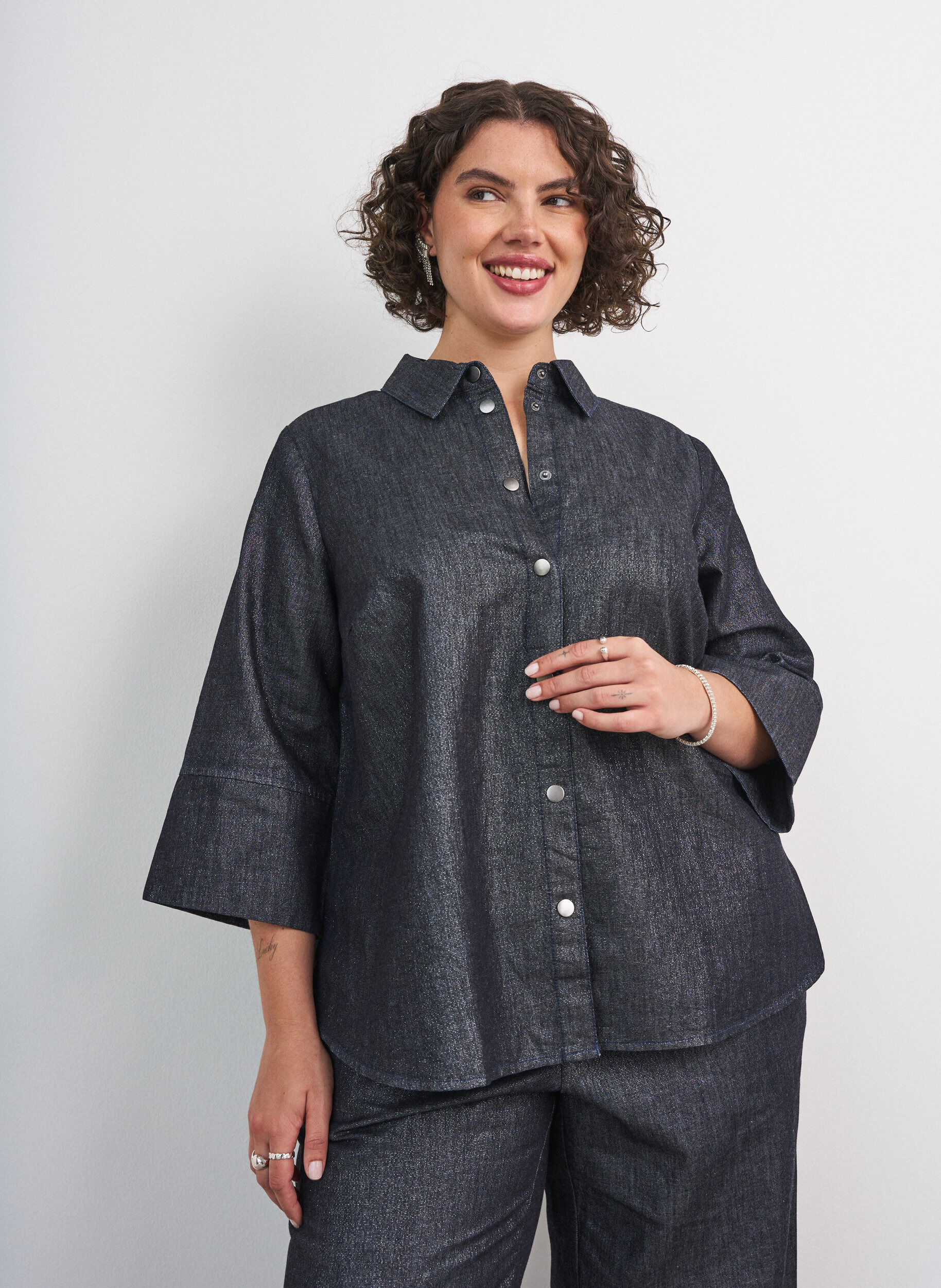 Denimbluse mit Glitzerfaden und 3/4-&Auml;rmeln, Grau, Model