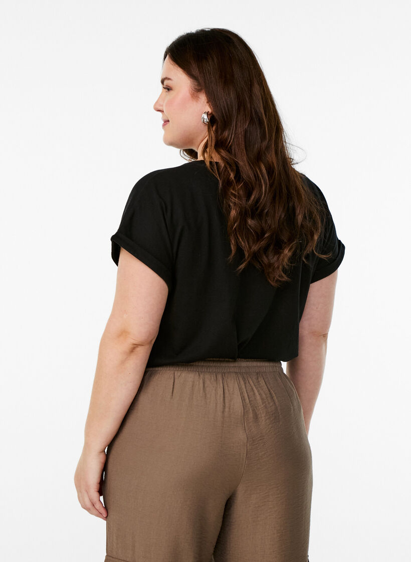 Kurz&auml;rmeliges T-Shirt aus Baumwollmischgewebe, Schwarz, Model image number 2