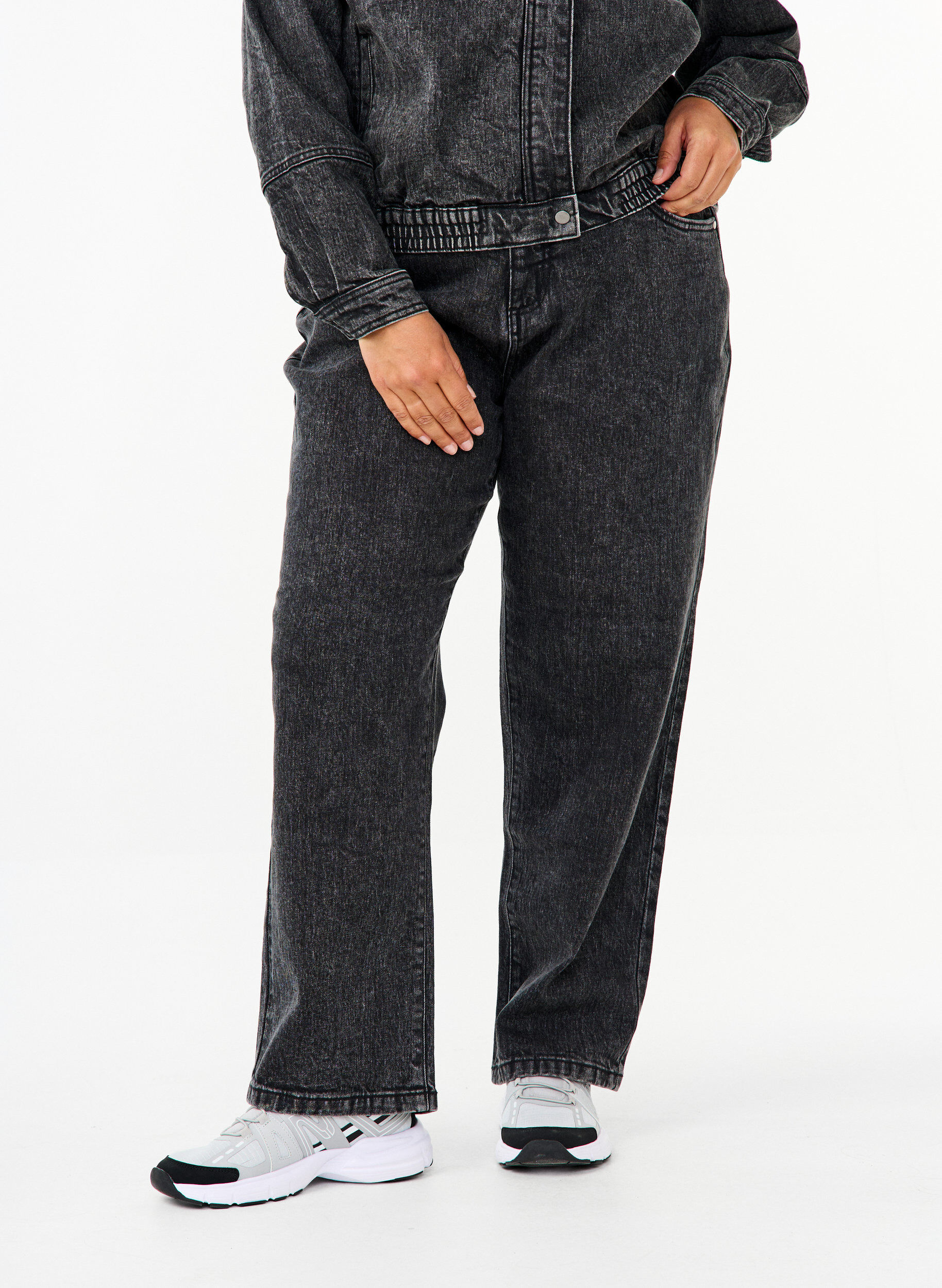 ZizziWeite Jeans mit verk&uuml;rzter L&auml;nge, Grau, Model image number 2