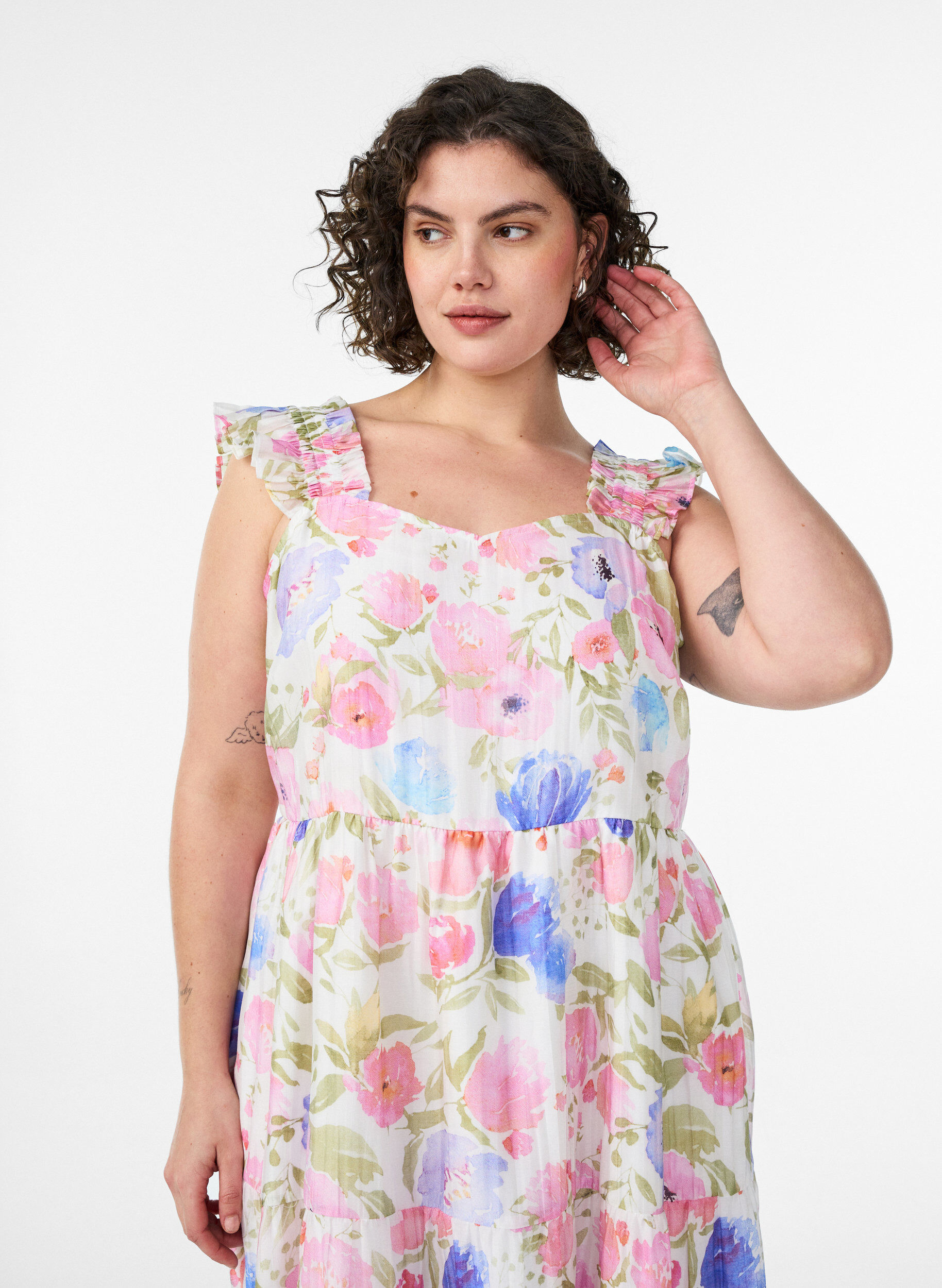 ZizziLanges gebl&uuml;mtes Kleid aus Lyocell mit R&uuml;schen, Wei&szlig;, Model image number 2