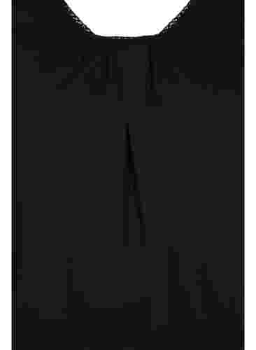 Baumwolltop mit Rundhalsausschnitt und Spitzensaum, Black, Packshot image number 2