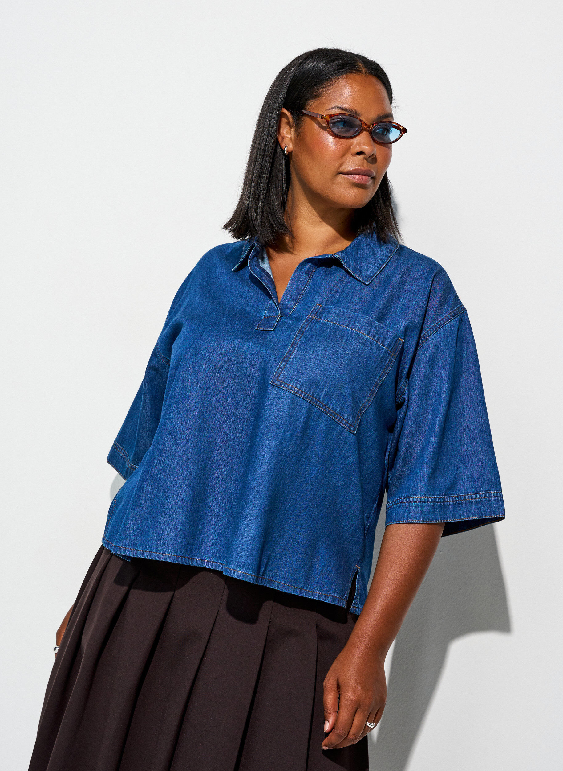 ZizziJeansbluse mit Brusttasche und ellenbogenlangen &Auml;rmeln, Blau, Model image number 0