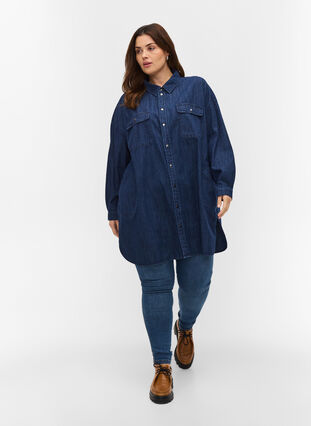 Oversize Denim-Hemdbluse mit Taschen, Dark blue denim, Model image number 2