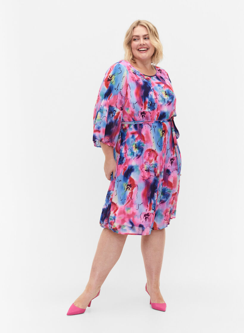 Plisseekleid mit Bindeband und Print, Lavender Space AOP, Model image number 3