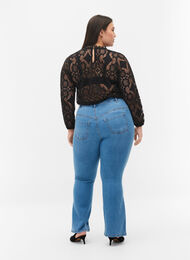 Ellen Bootcut-Jeans mit hoher Taille, Light blue, Model