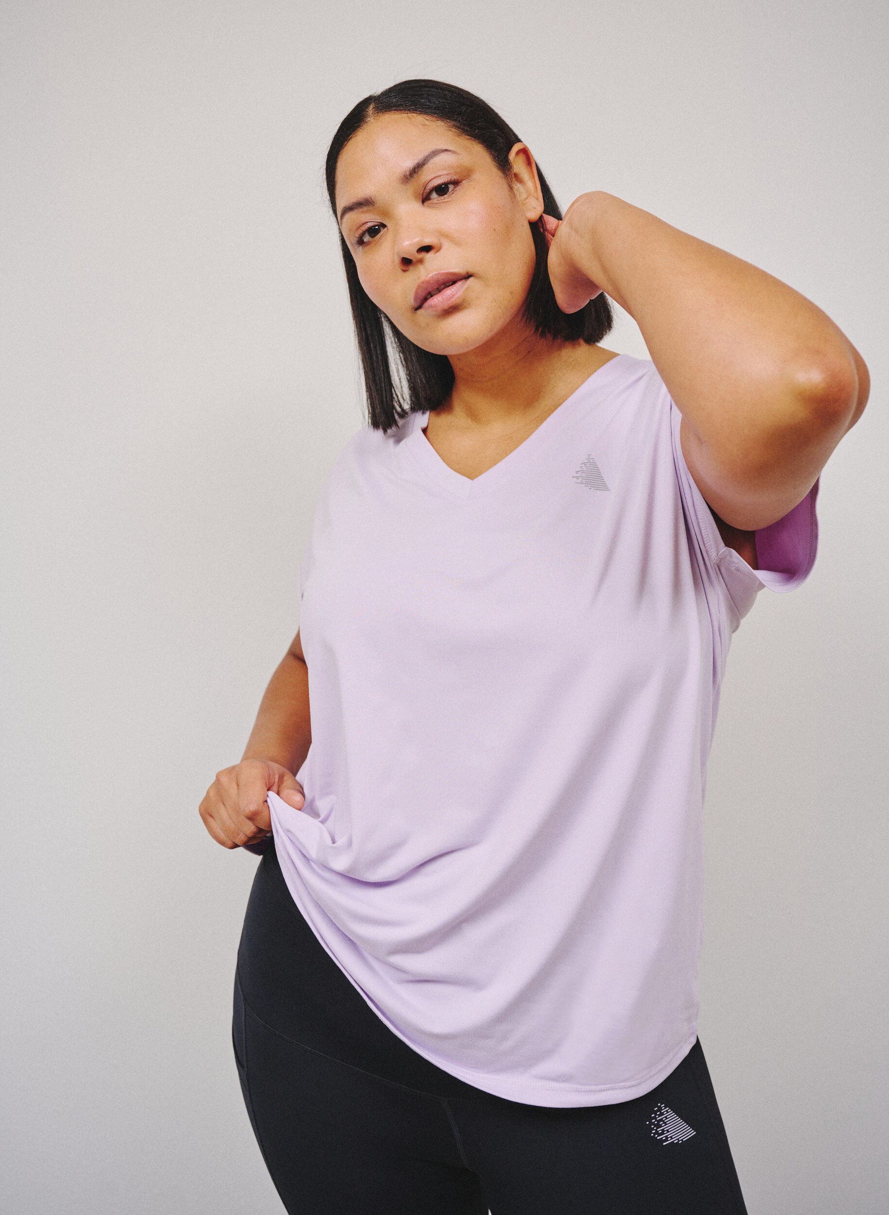 ZizziLockeres Trainings-T-Shirt mit V-Ausschnitt, lila, Image image number 0