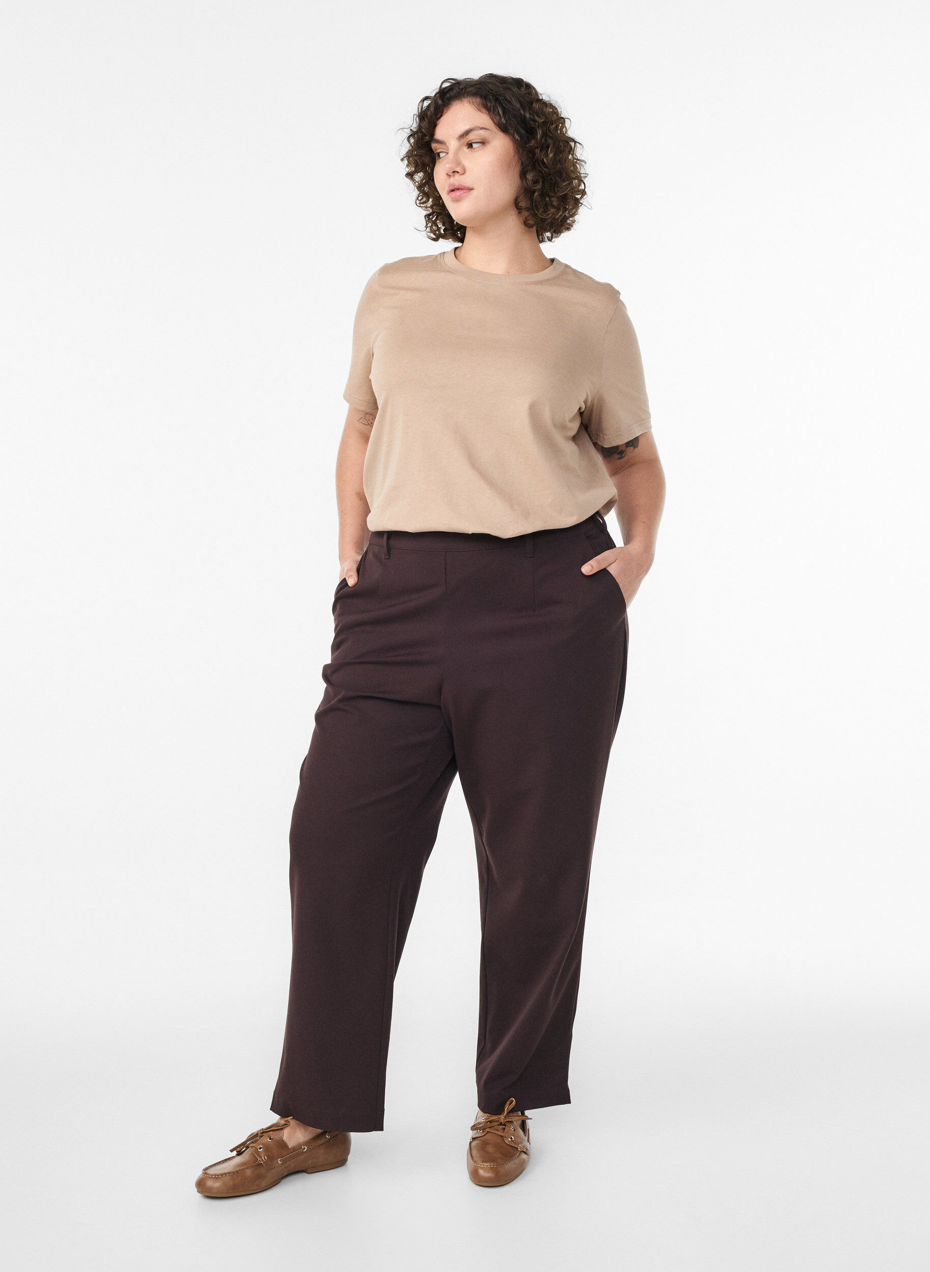 ZizziBasic-T-Shirt aus Baumwolle mit Rundhalsausschnitt, Beige, Model image number 1