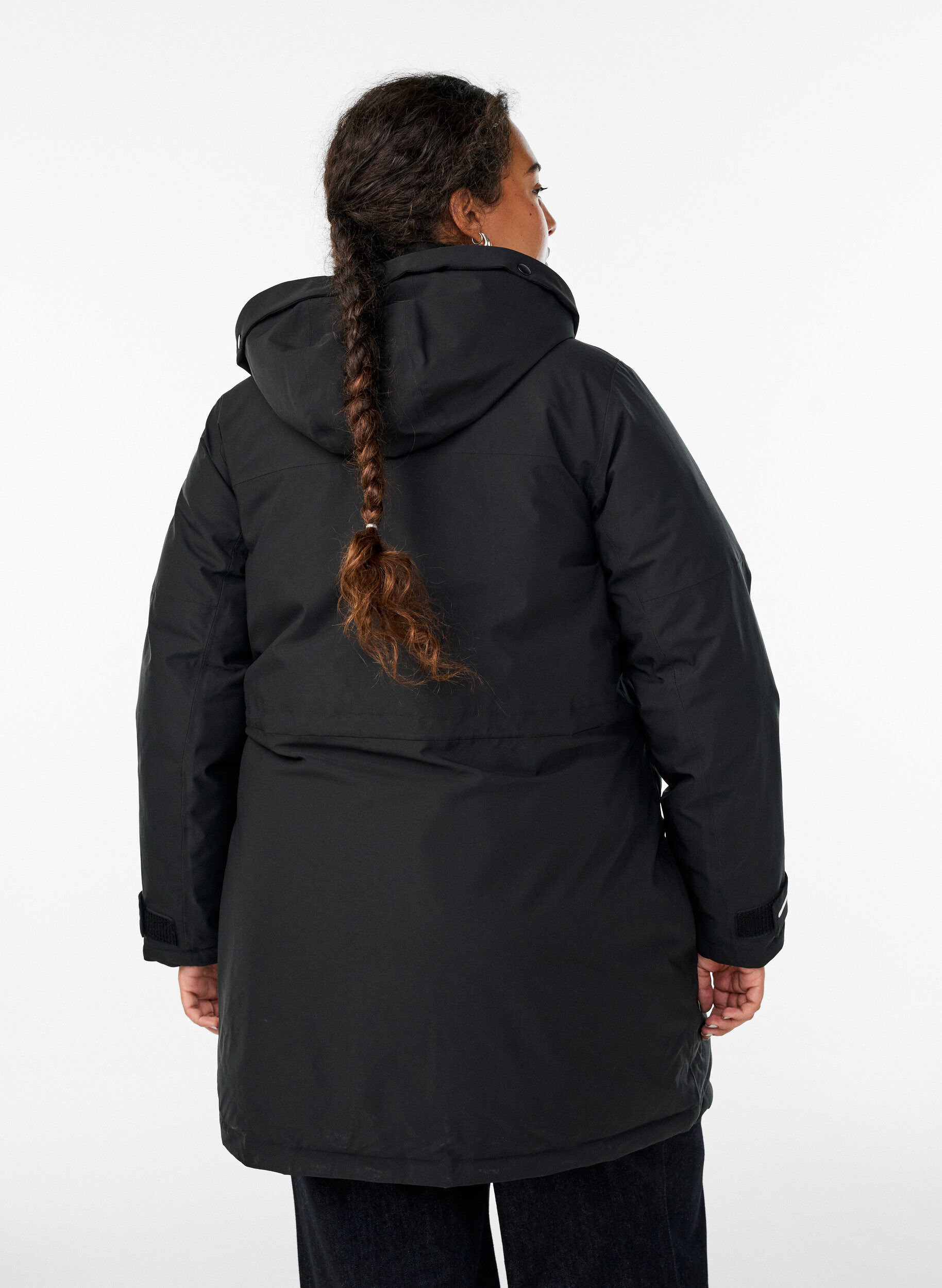 ZizziWasserabweisender Parka mit Kapuze und funktionellen Details, Schwarz, Model image number 2