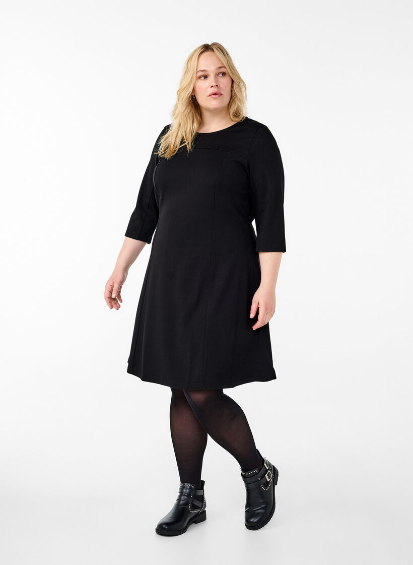 A-förmiges Kleid mit 3/4-Ärmeln, Schwarz, Model