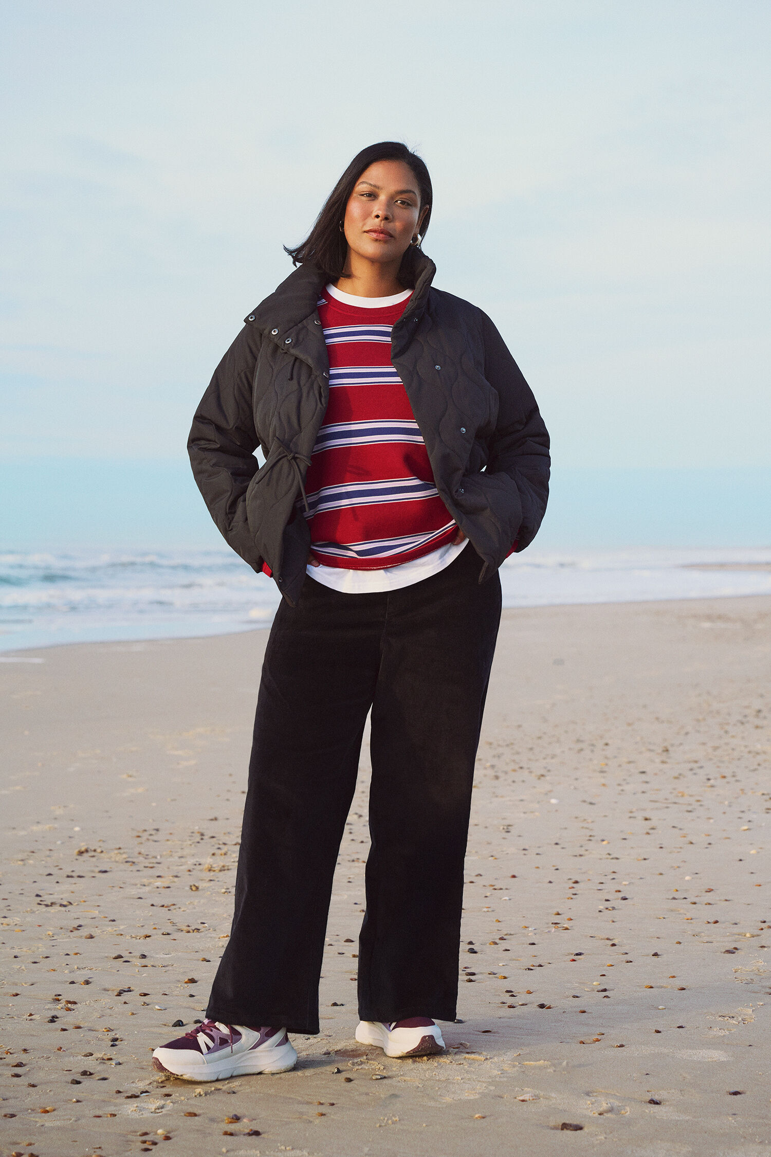 ZizziKurze Steppjacke mit Schleifen, , Model