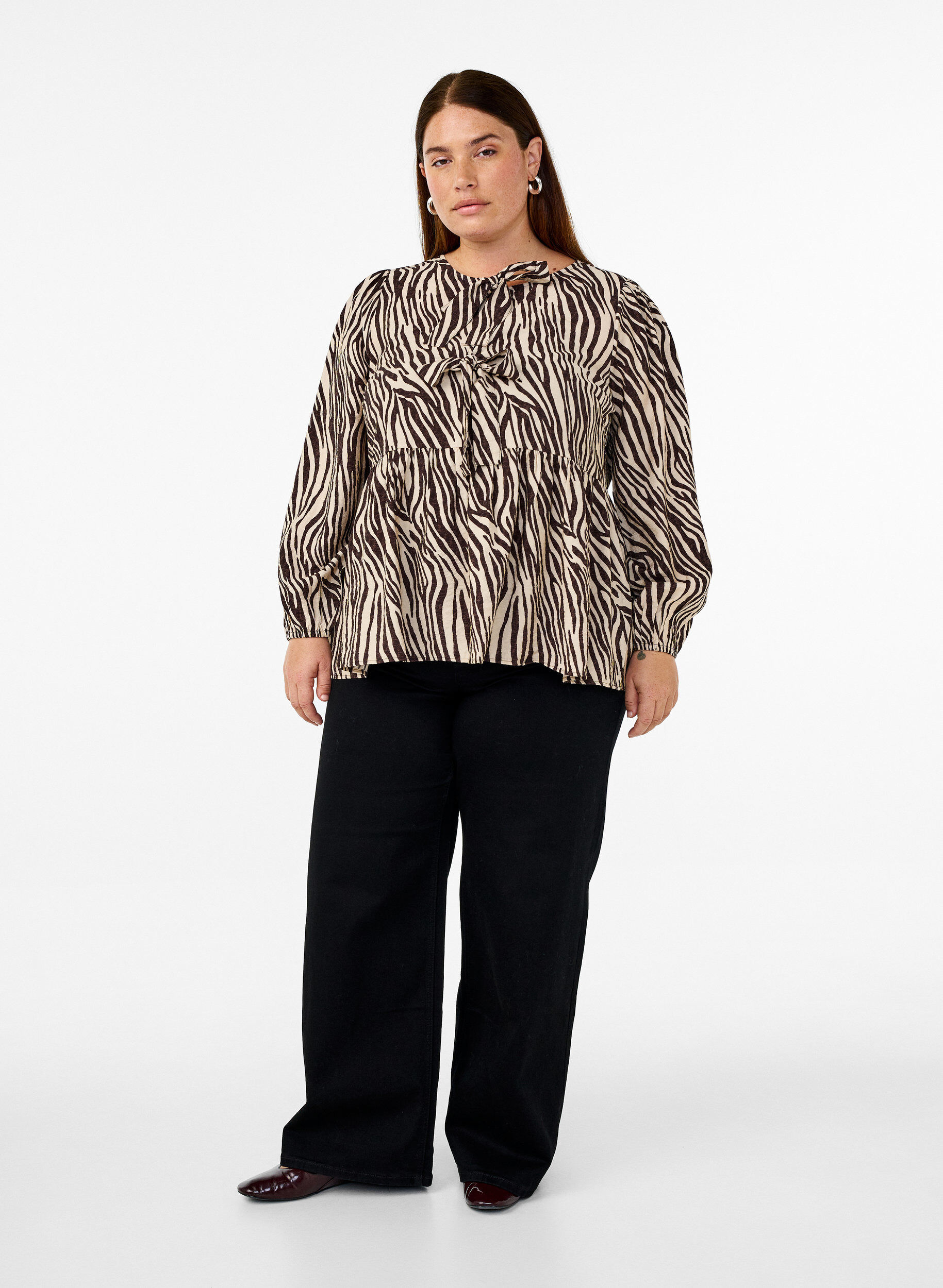 ZizziPeplum-Bluse mit Bindedetail und Zebraprint, Braun, Model image number 1