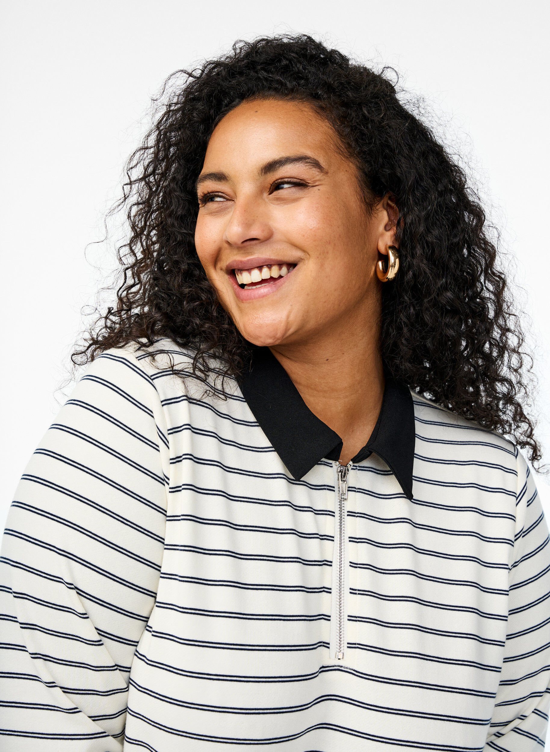 ZizziPoloshirt mit Streifen und Rei&szlig;verschluss, Wei&szlig;, Model image number 3