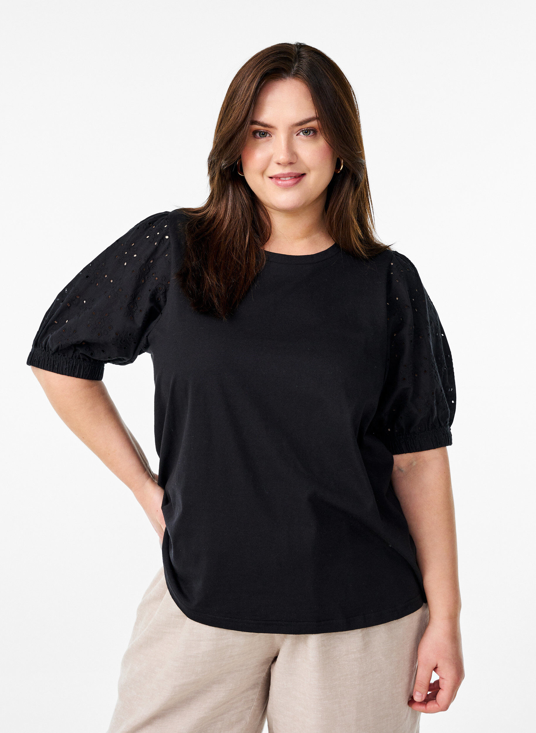 ZizziT-Shirt mit &Auml;rmeln in Broderie Anglaise, Schwarz, Model image number 0