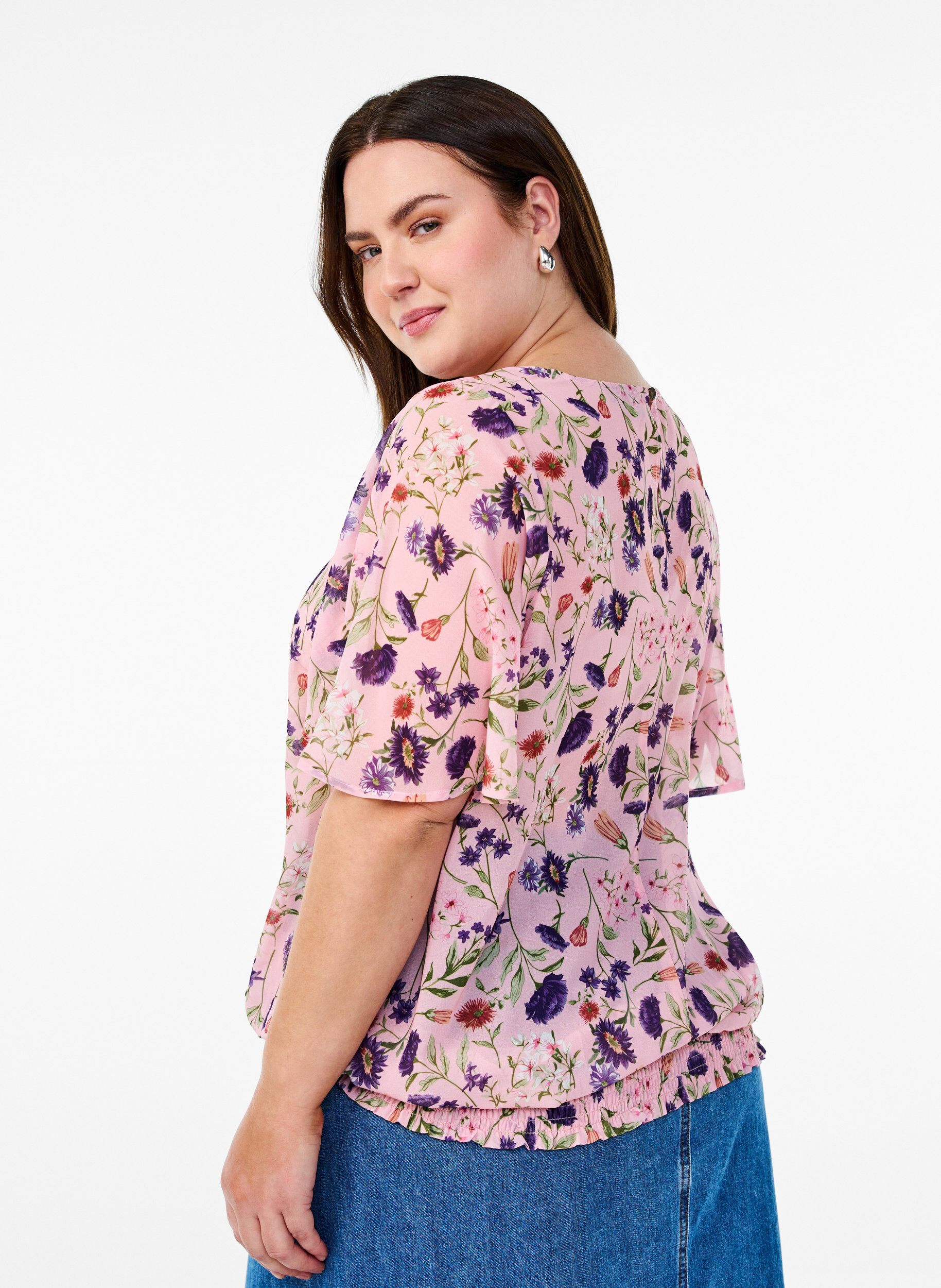 ZizziGebl&uuml;mte Bluse mit kurzen &Auml;rmeln und Smok-Details, Rot, Model image number 2