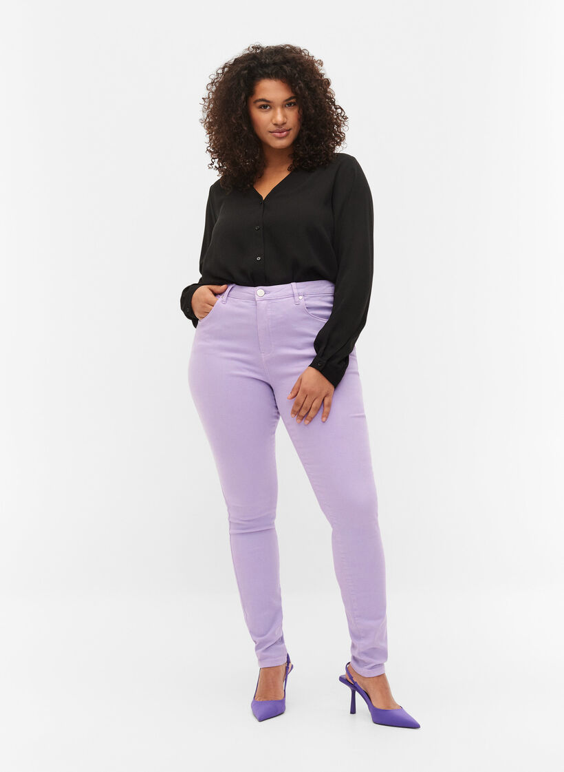 Hochtaillierte Amy Jeans mit Super Slim Passform, Lavender, Model image number 0