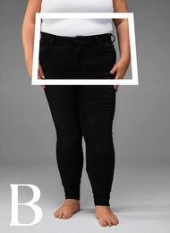 Super Slim-Fit-Jeans mit hoher Taille, Black, Model