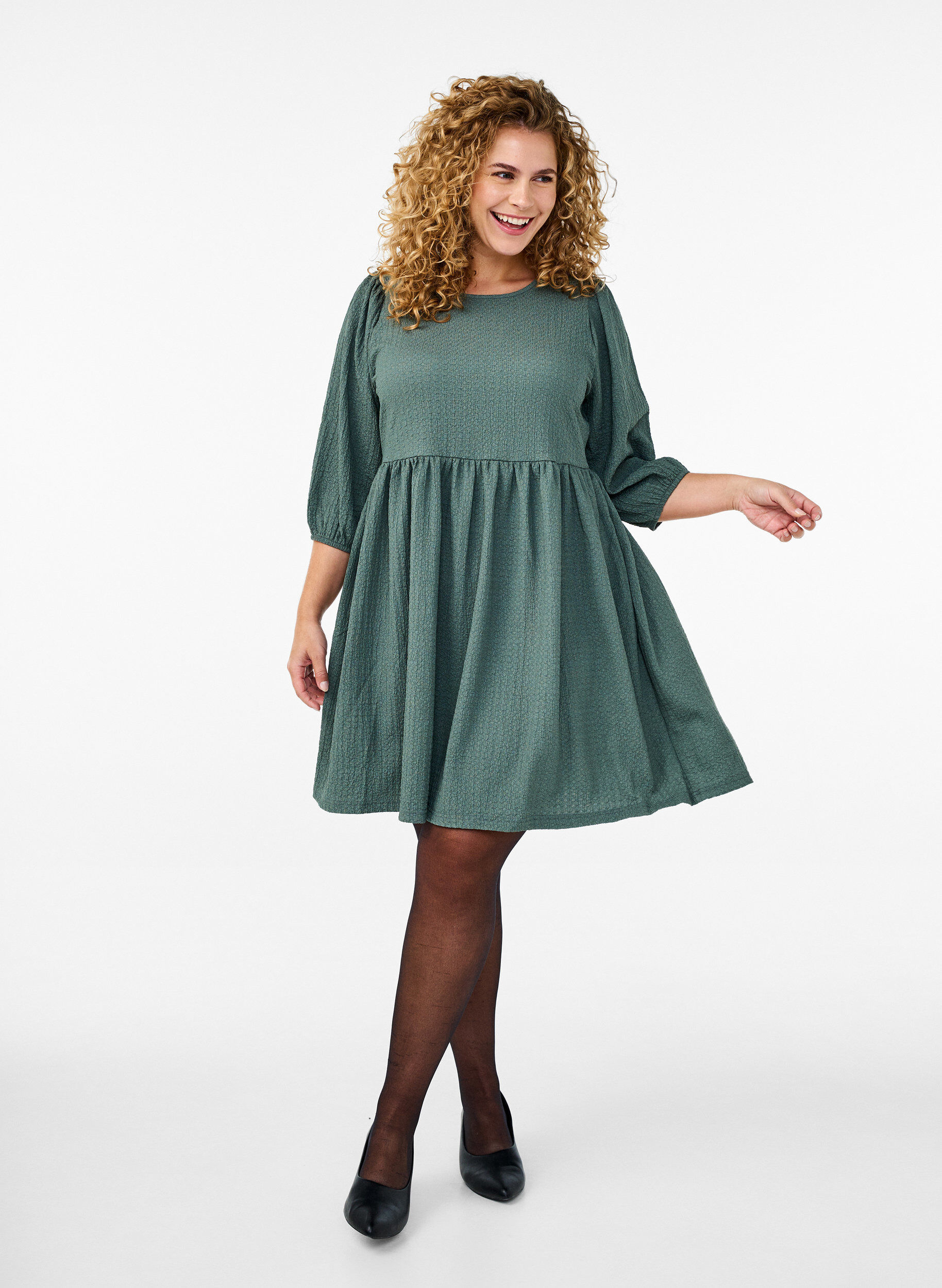 ZizziFLASH - Kurzes Kleid mit Struktur und 3/4-&Auml;rmeln, Balsam Green, Model image number 2
