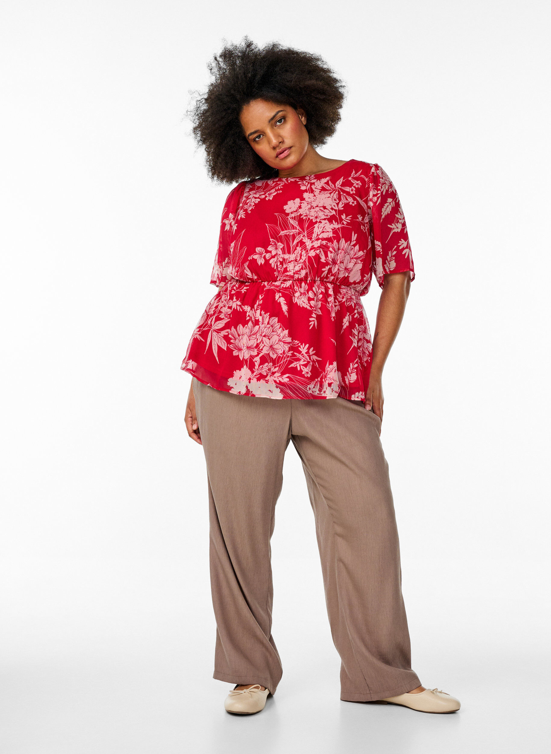 ZizziChiffonbluse mit Blumenmuster und elastischer Taille, Rot, Model image number 1