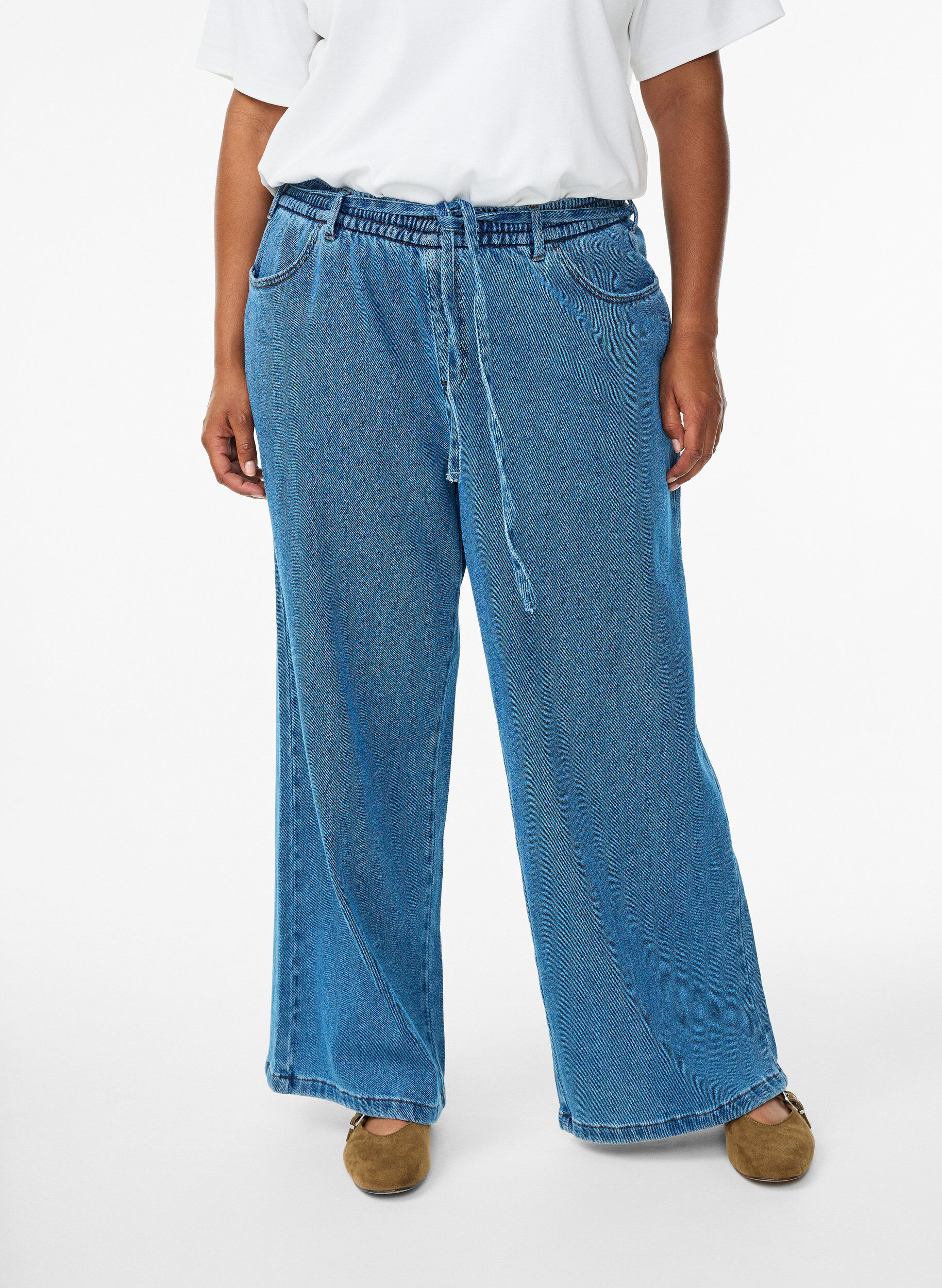 ZizziJeans mit lockerer Passform, elastischem Bund und Tunnelzug, Blau, Model image number 2