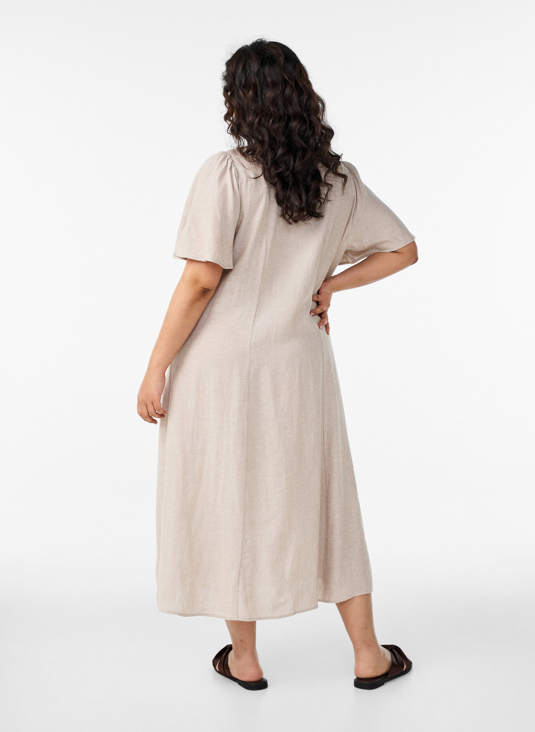 ZizziMidikleid aus Leinen und Viskose mit R&uuml;schen&auml;rmeln, Beige, Model image number 1