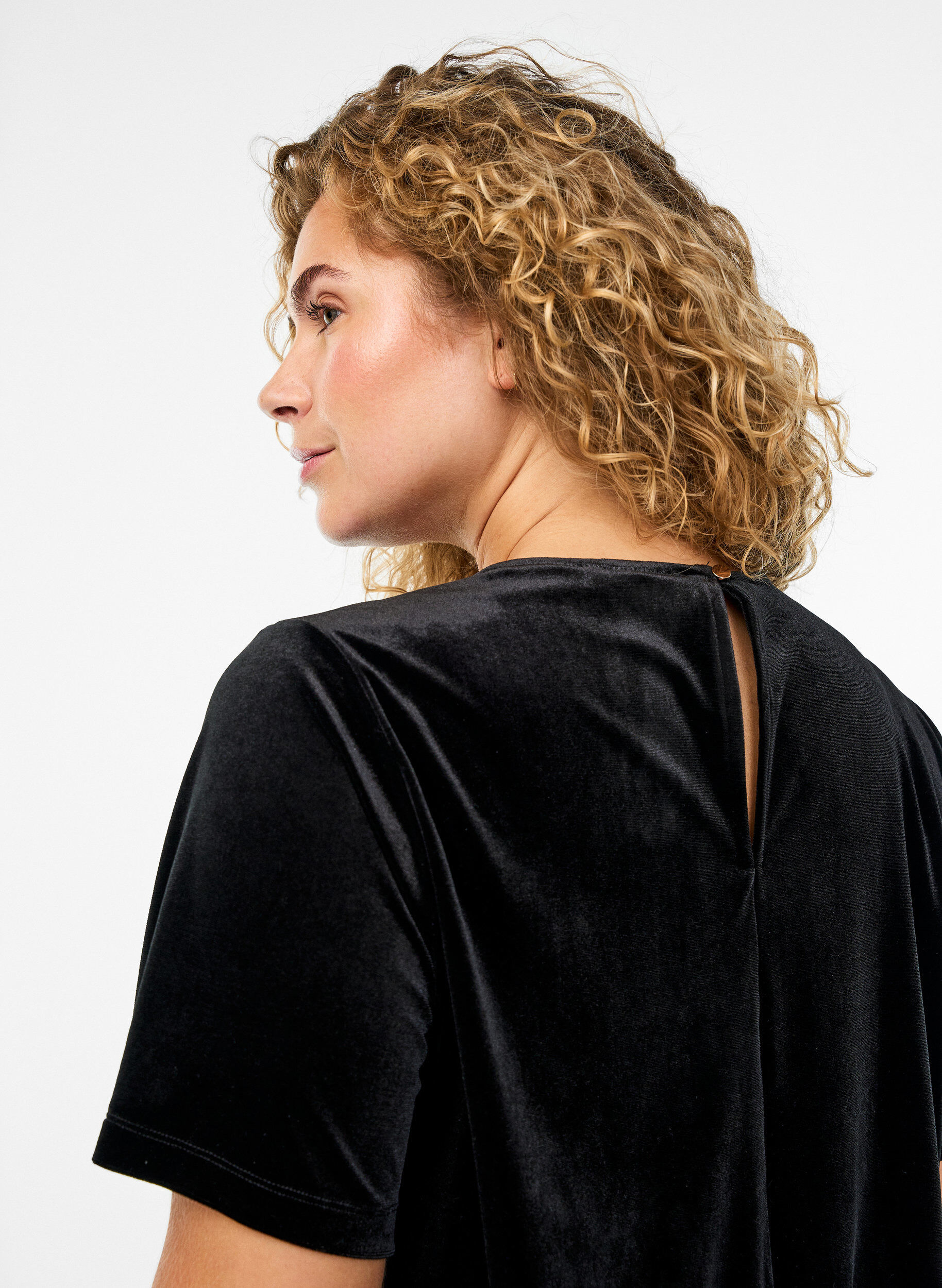 ZizziKurz&auml;rmeliges Top aus Velours, Schwarz, Model image number 3