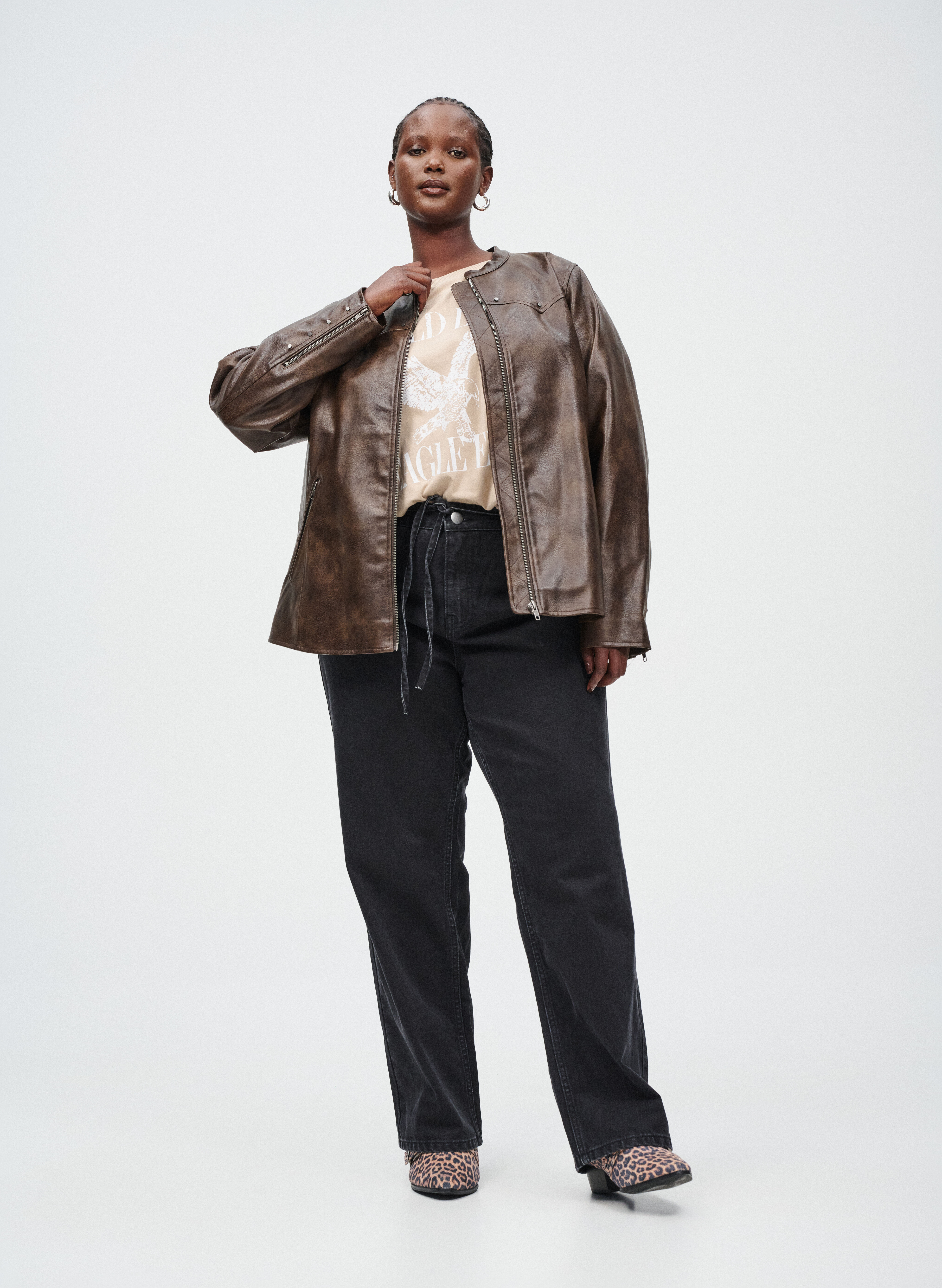 Kunstlederjacke mit Nieten, , Model