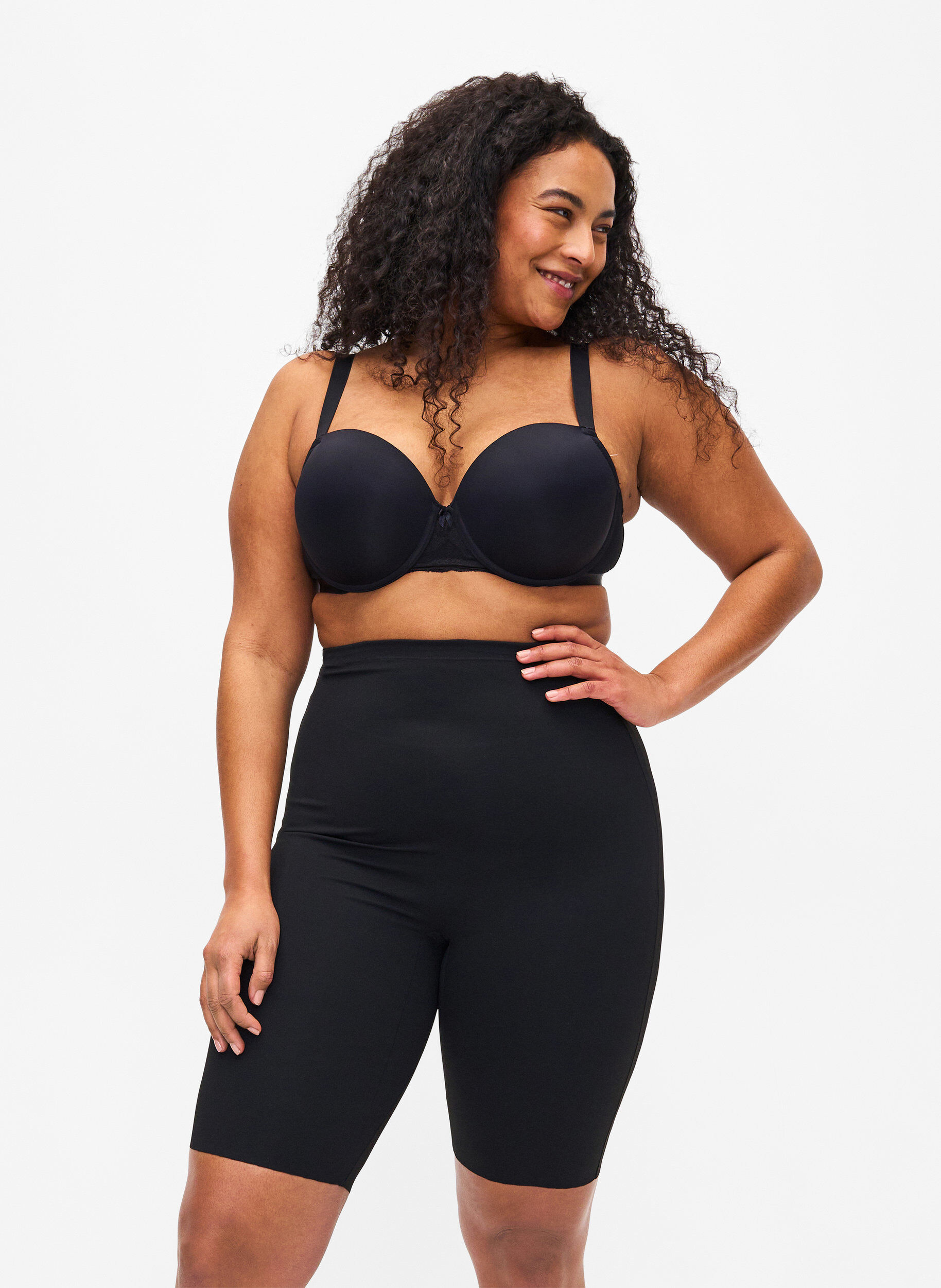 Leichte Formw&auml;sche lange Shorts, Schwarz, Model