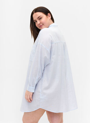 Gestreiftes Schlafshirt aus Baumwolle, White w. Blue Stripe, Model image number 1